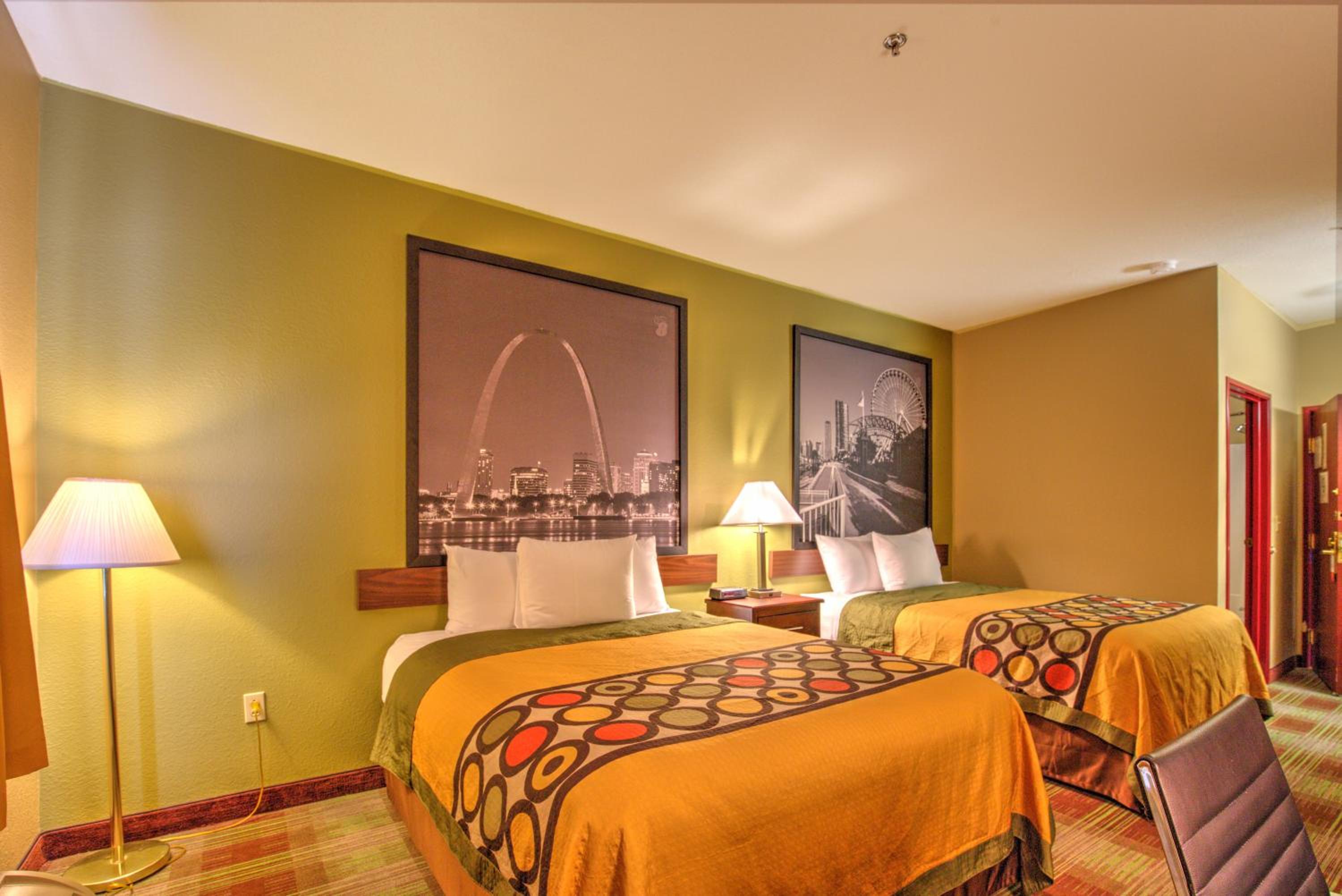 Queen Room with Two Queen Beds - Non-Smoking - Photo 6
