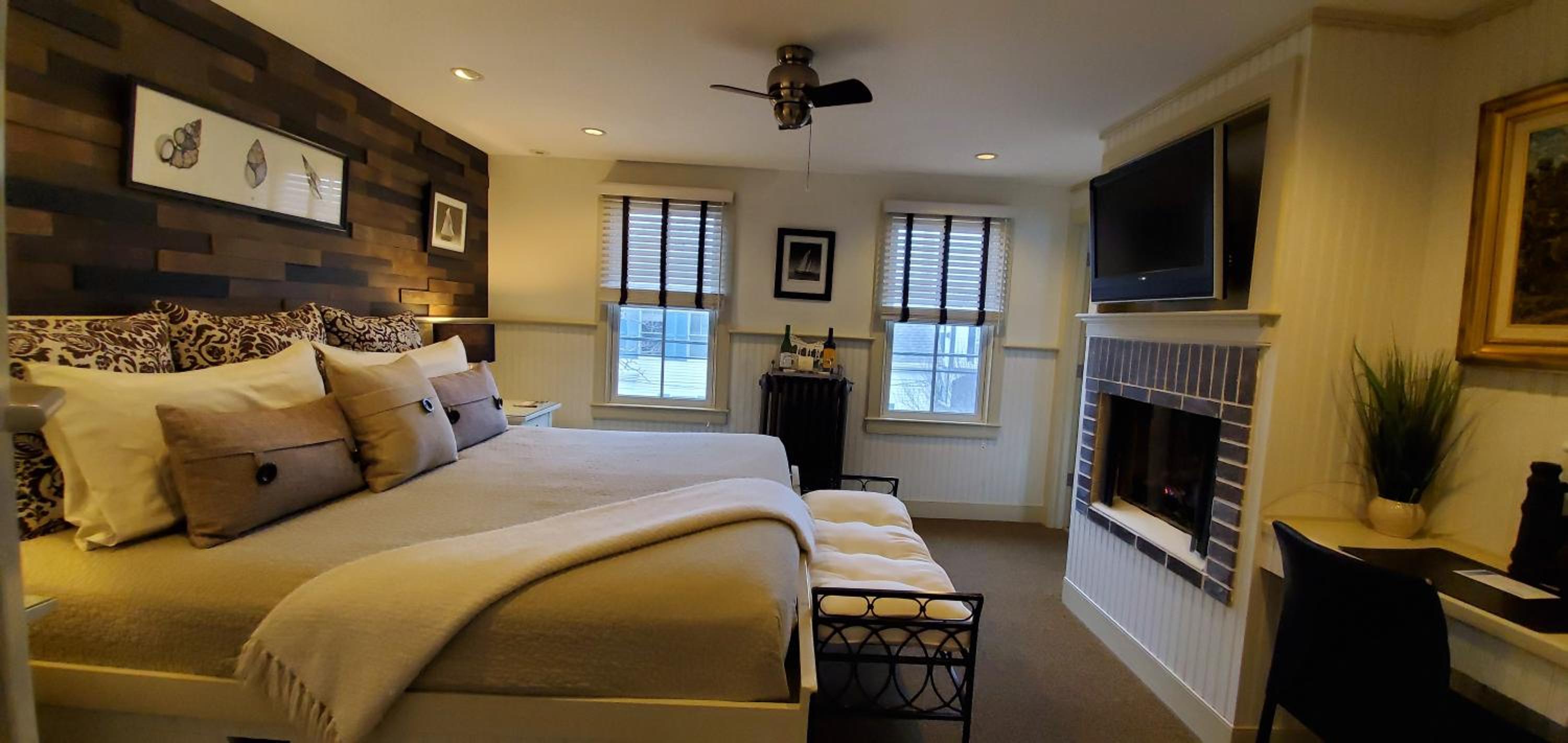 Deluxe King Room photo 2