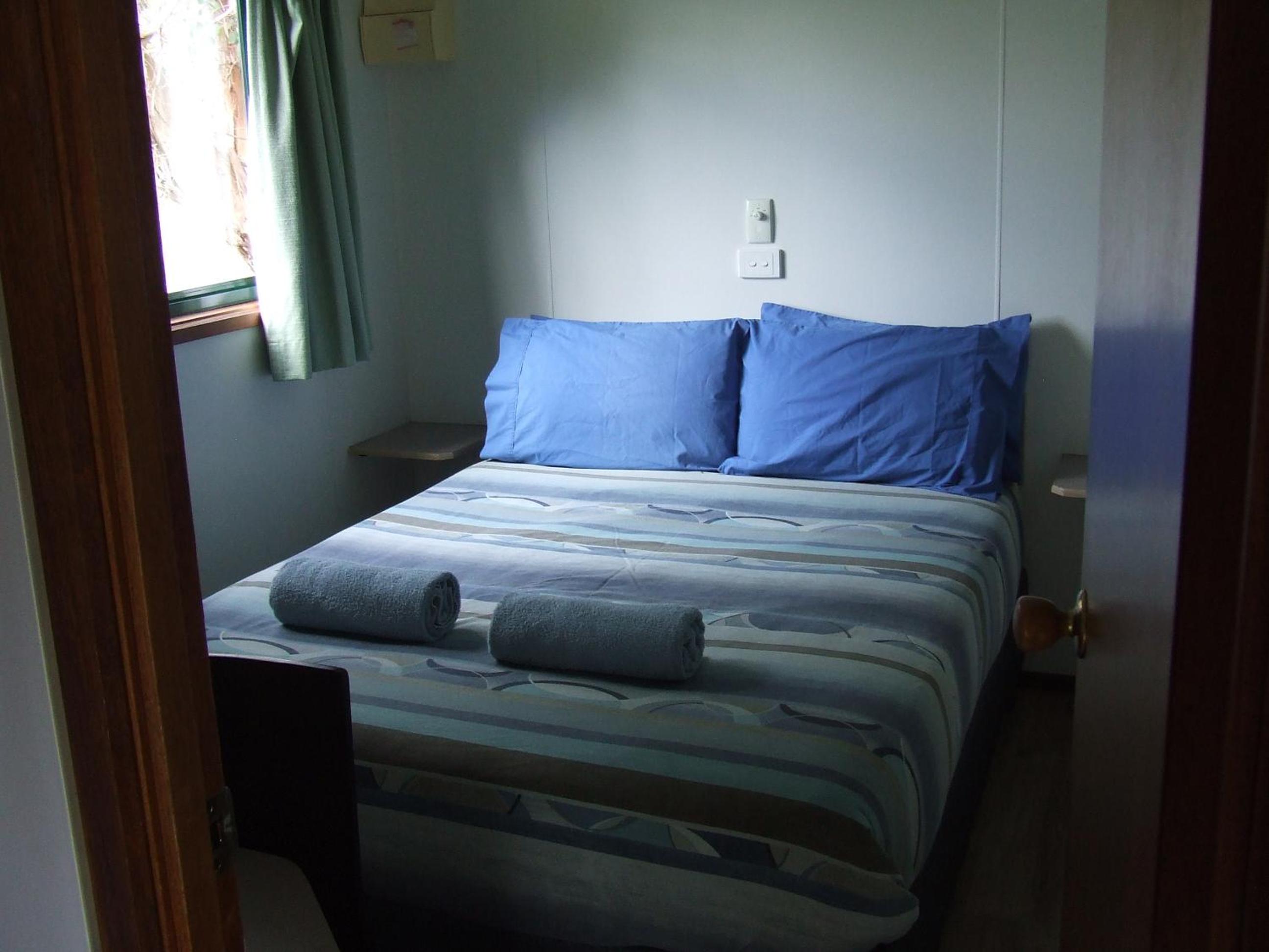 Standard 2 Bedroom Cabin - Sleeps 5 photo 3