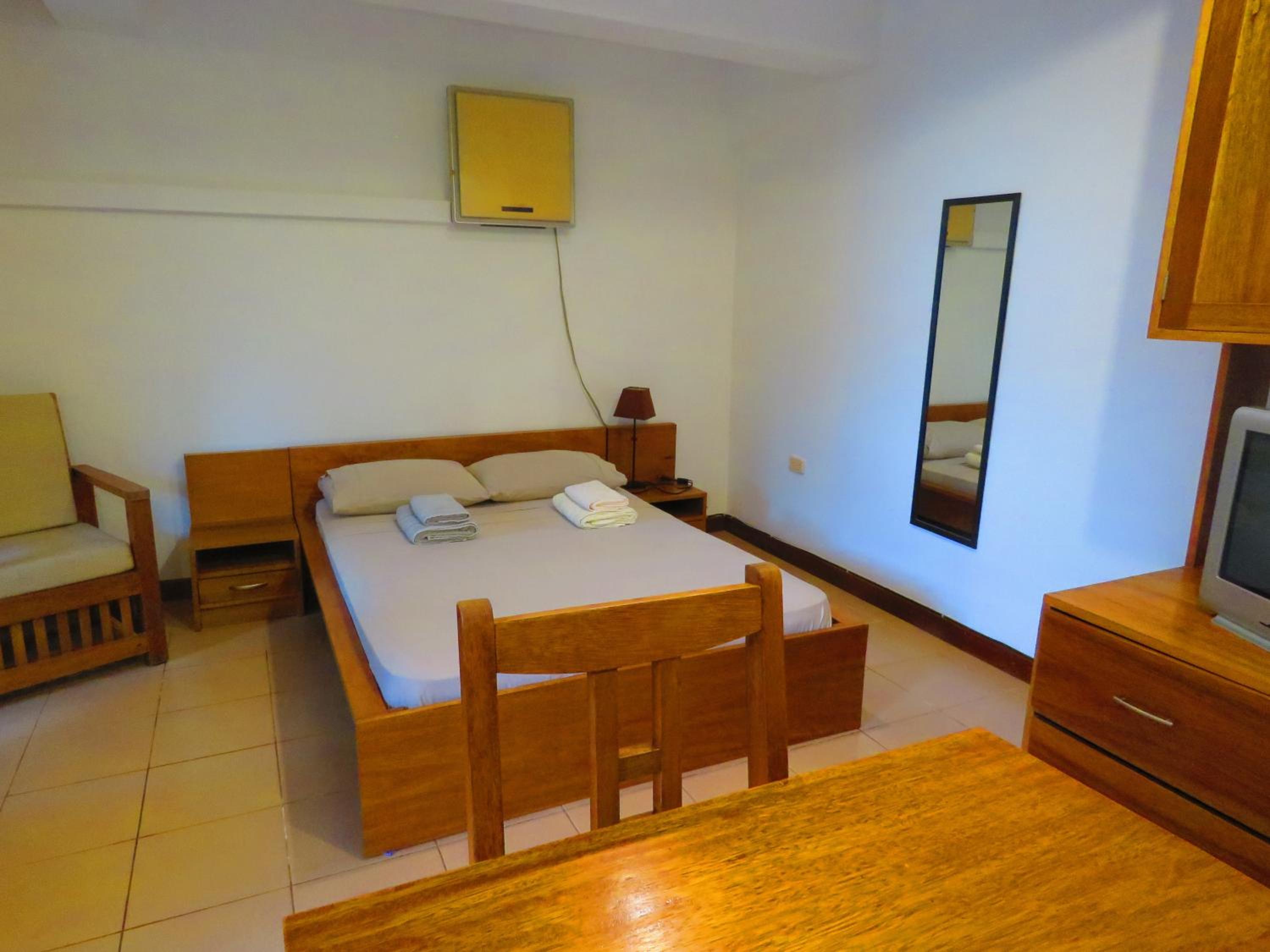 Studio Apartment with Garden View photo 3