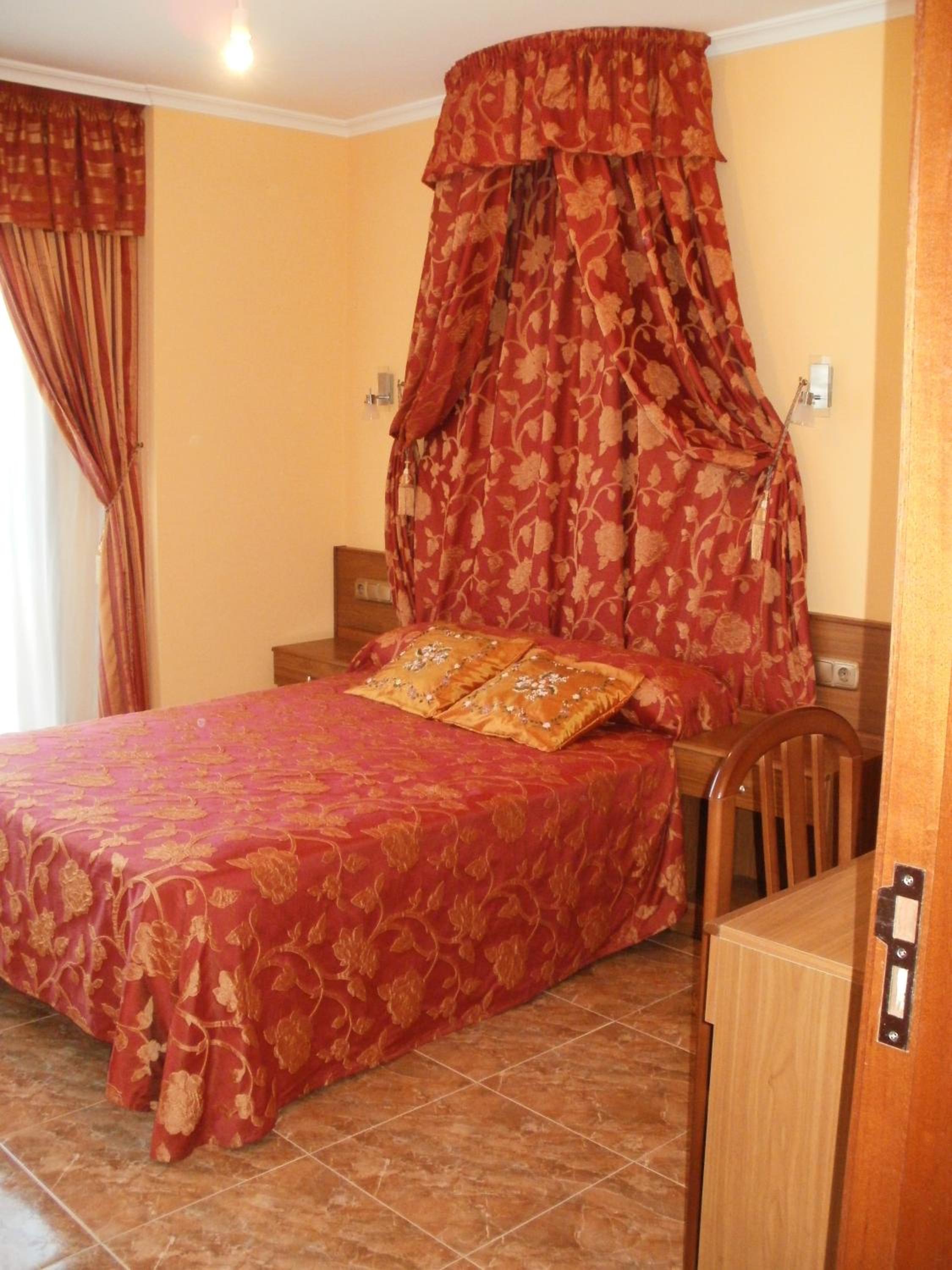 Double or Twin Room - Photo 5