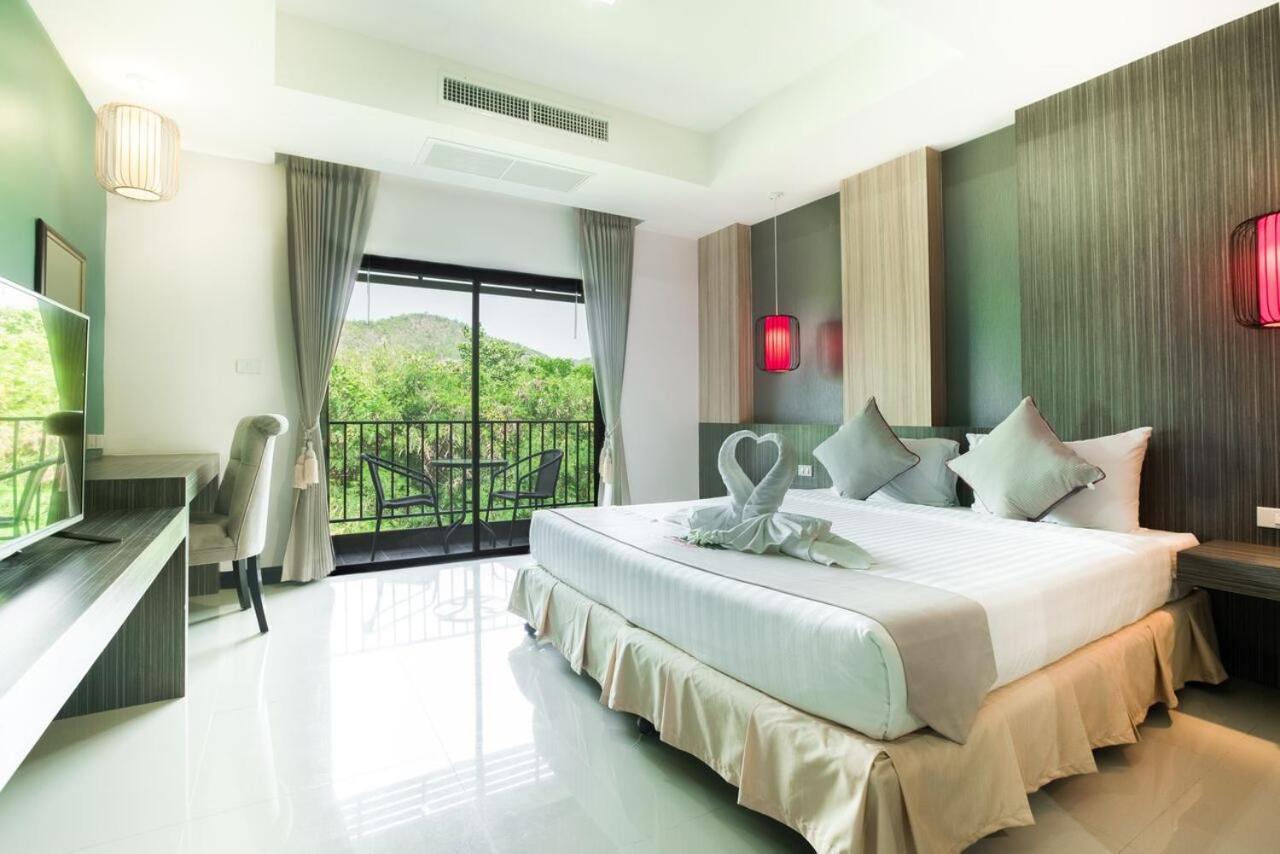 Deluxe Double or Twin Room photo 2