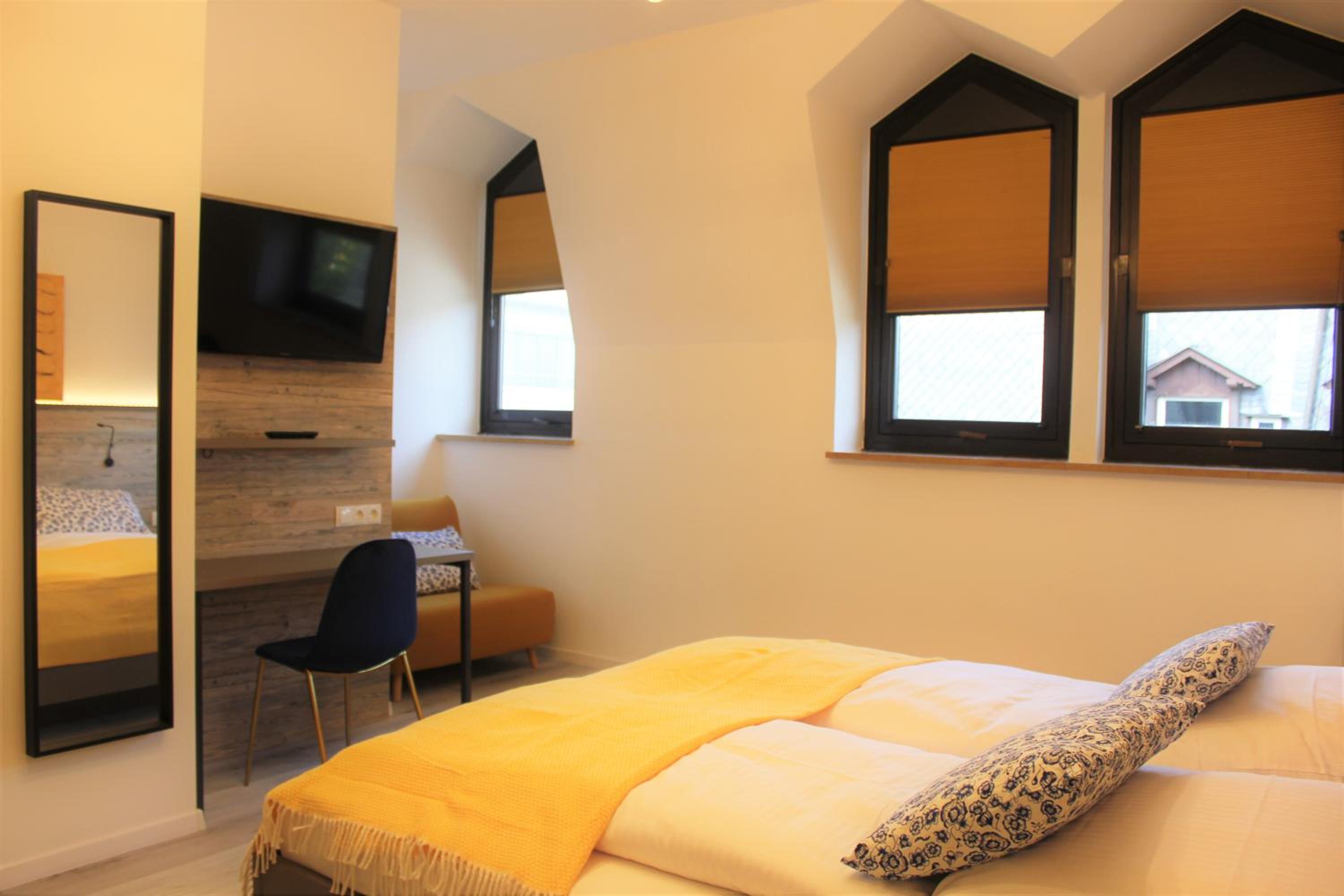 Standard Double Room - Photo 9