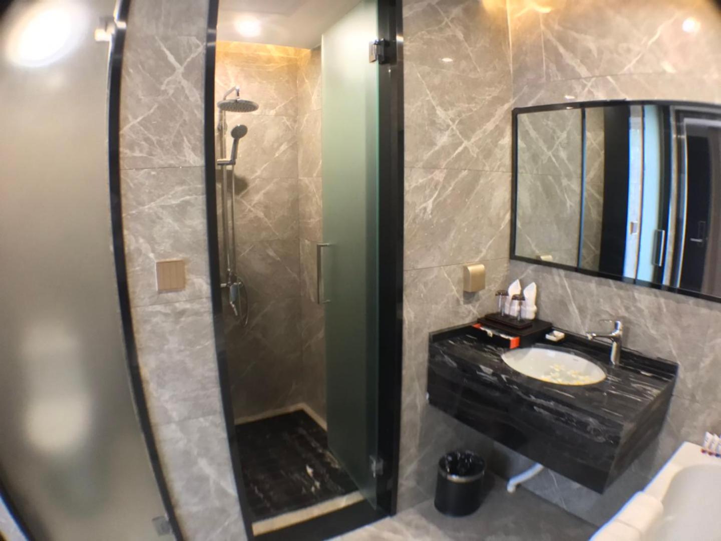 Deluxe Double Room - Photo 11
