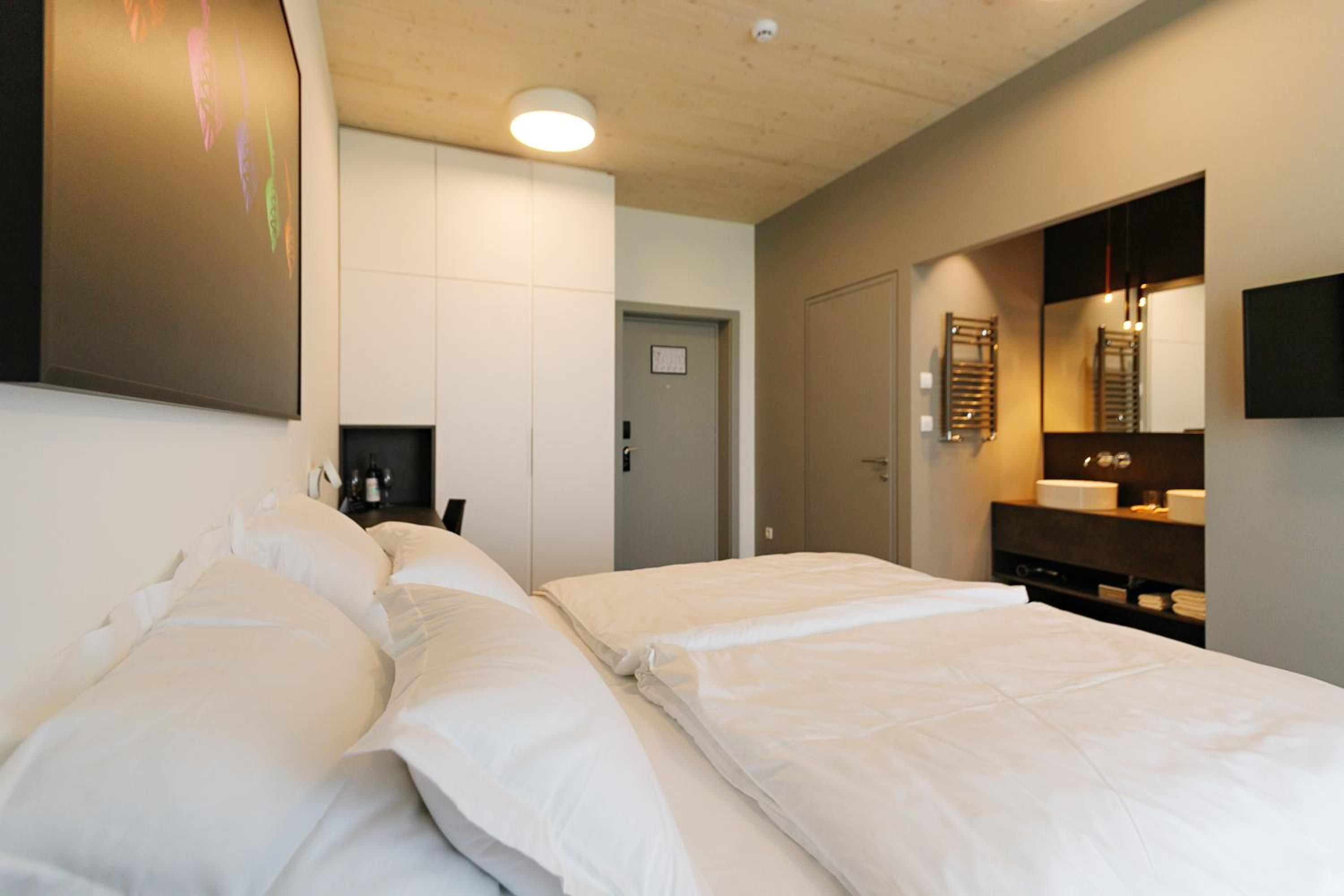 Comfort Double or Twin with Park View - Photo 2