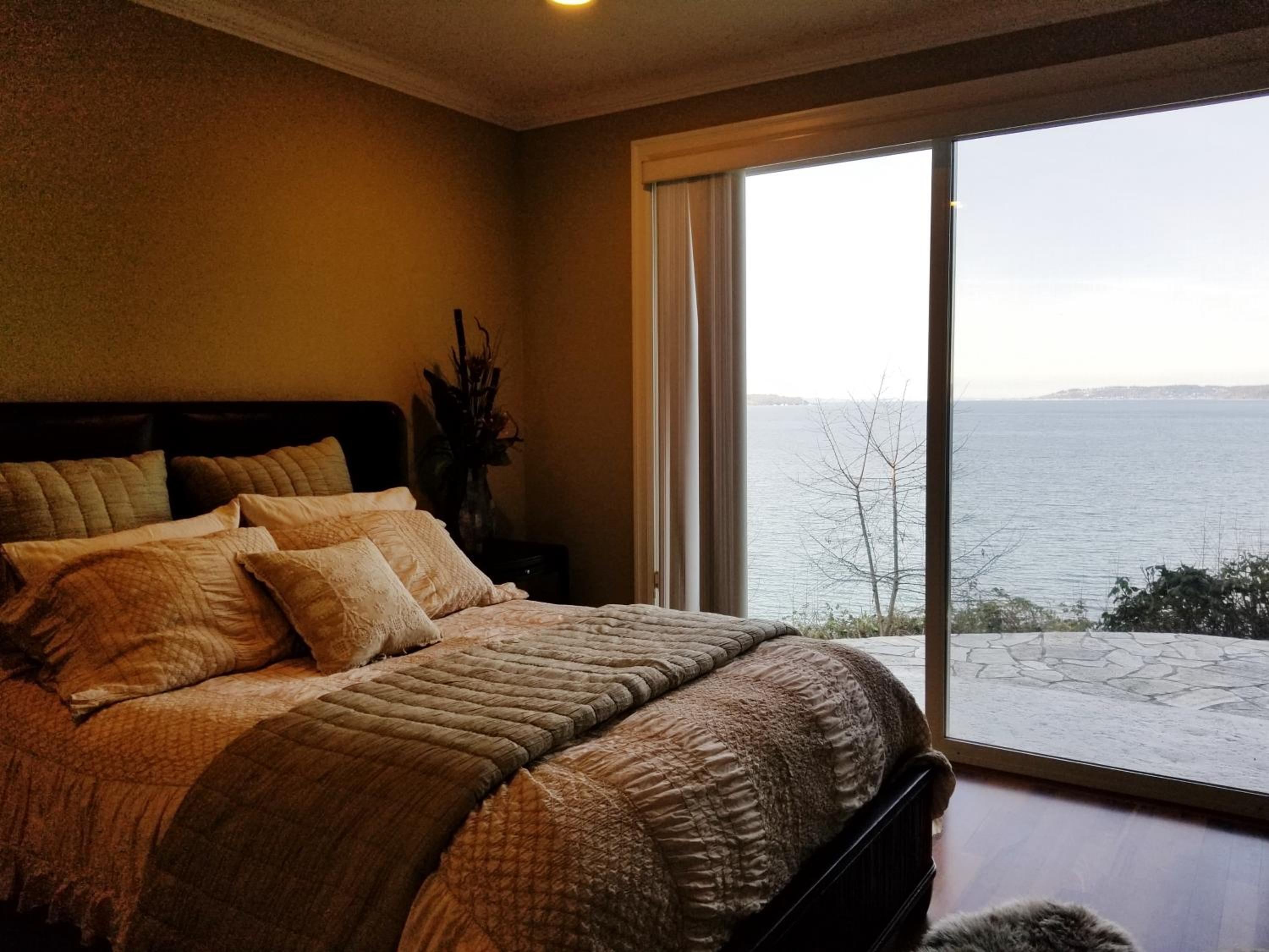 Queen Room with Patio and Ocean View photo 3