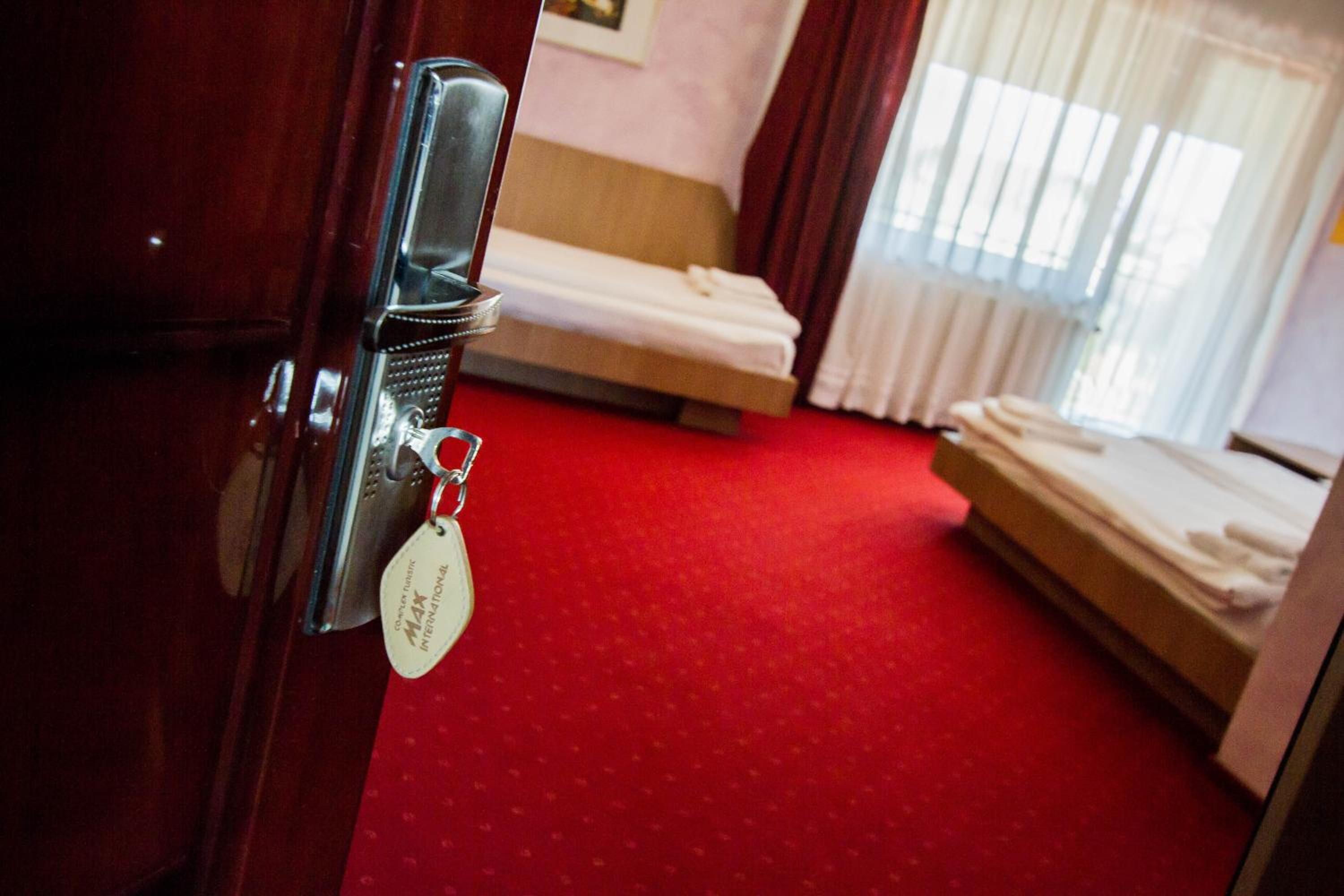 Twin Room - Photo 13