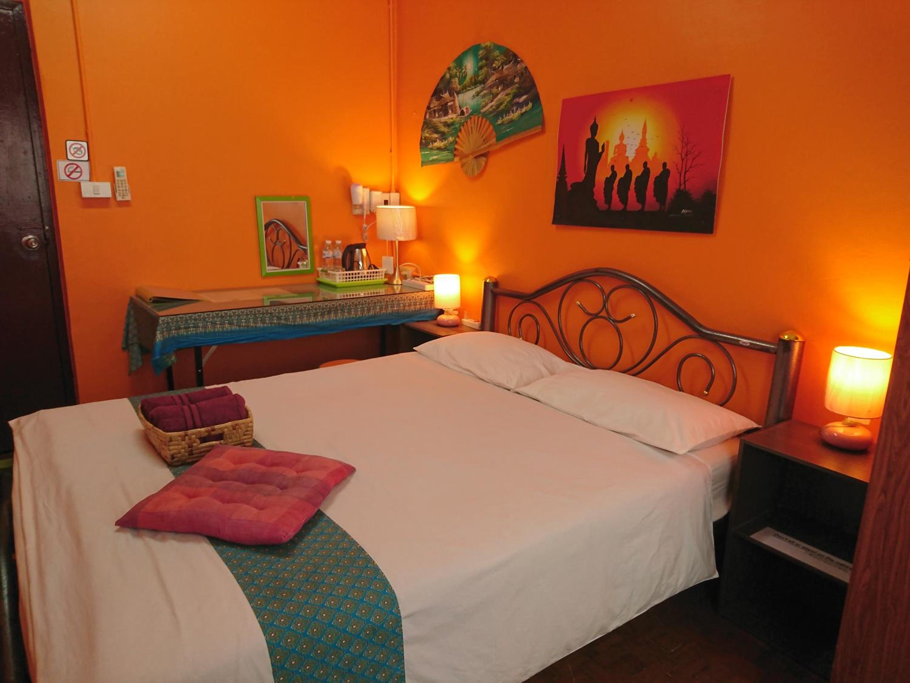 Double Room with Private Bathroom - Photo 6