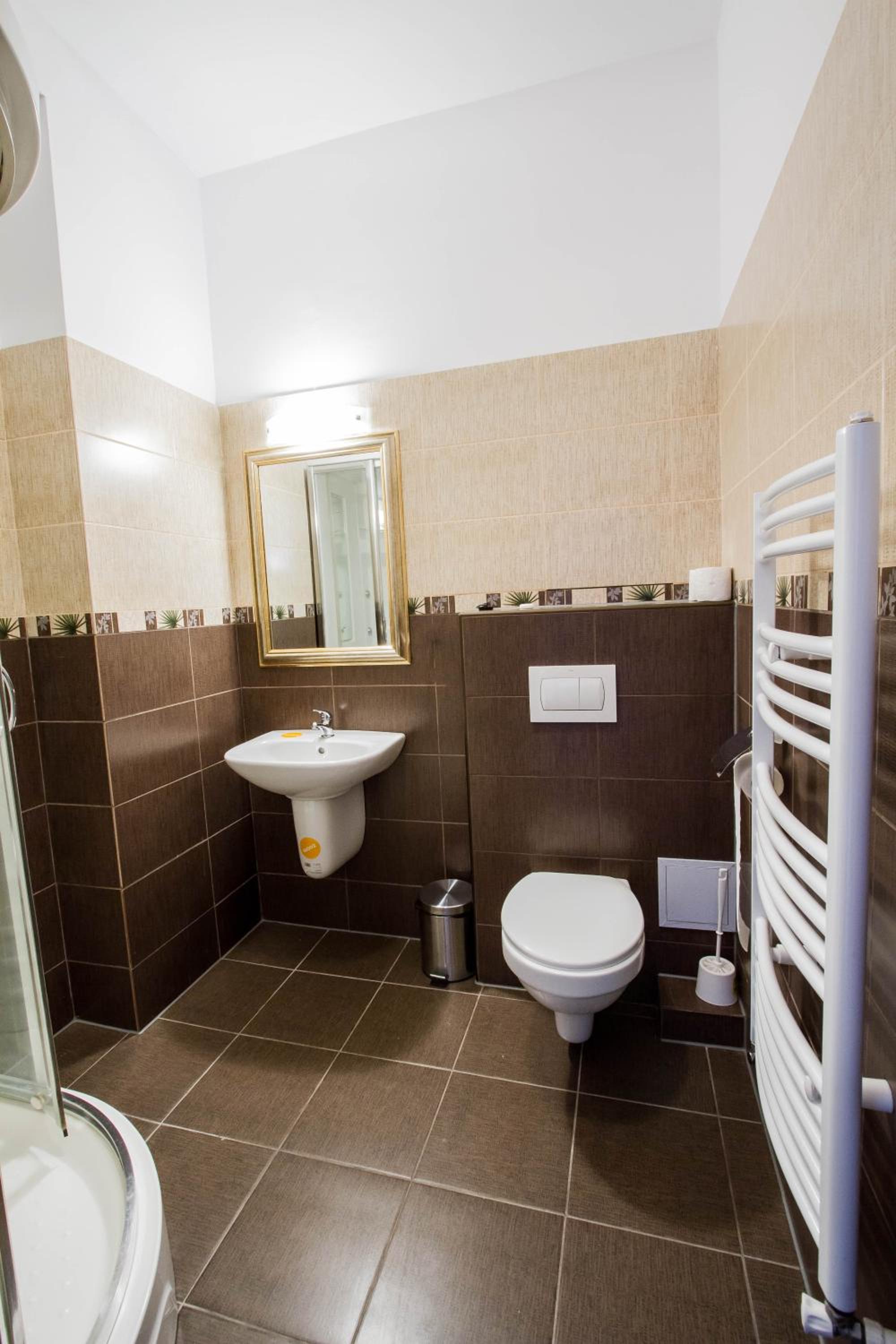 Twin Room - Photo 11