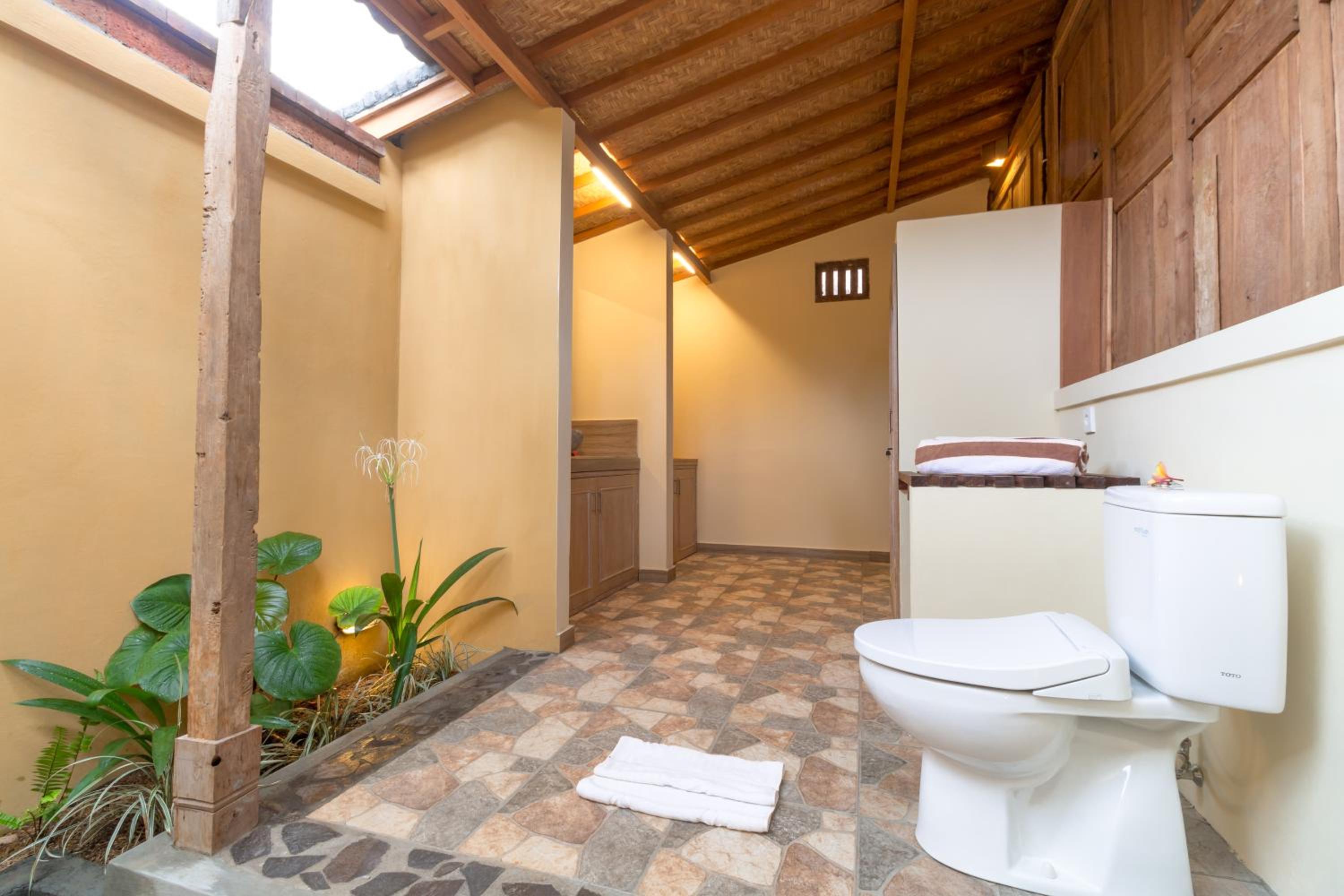 Wooden House - Photo 2