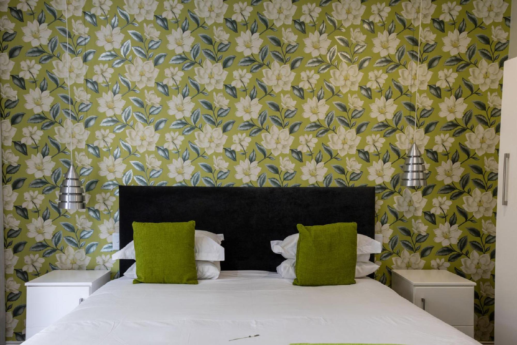 Queen Room with Pool View - Photo 1
