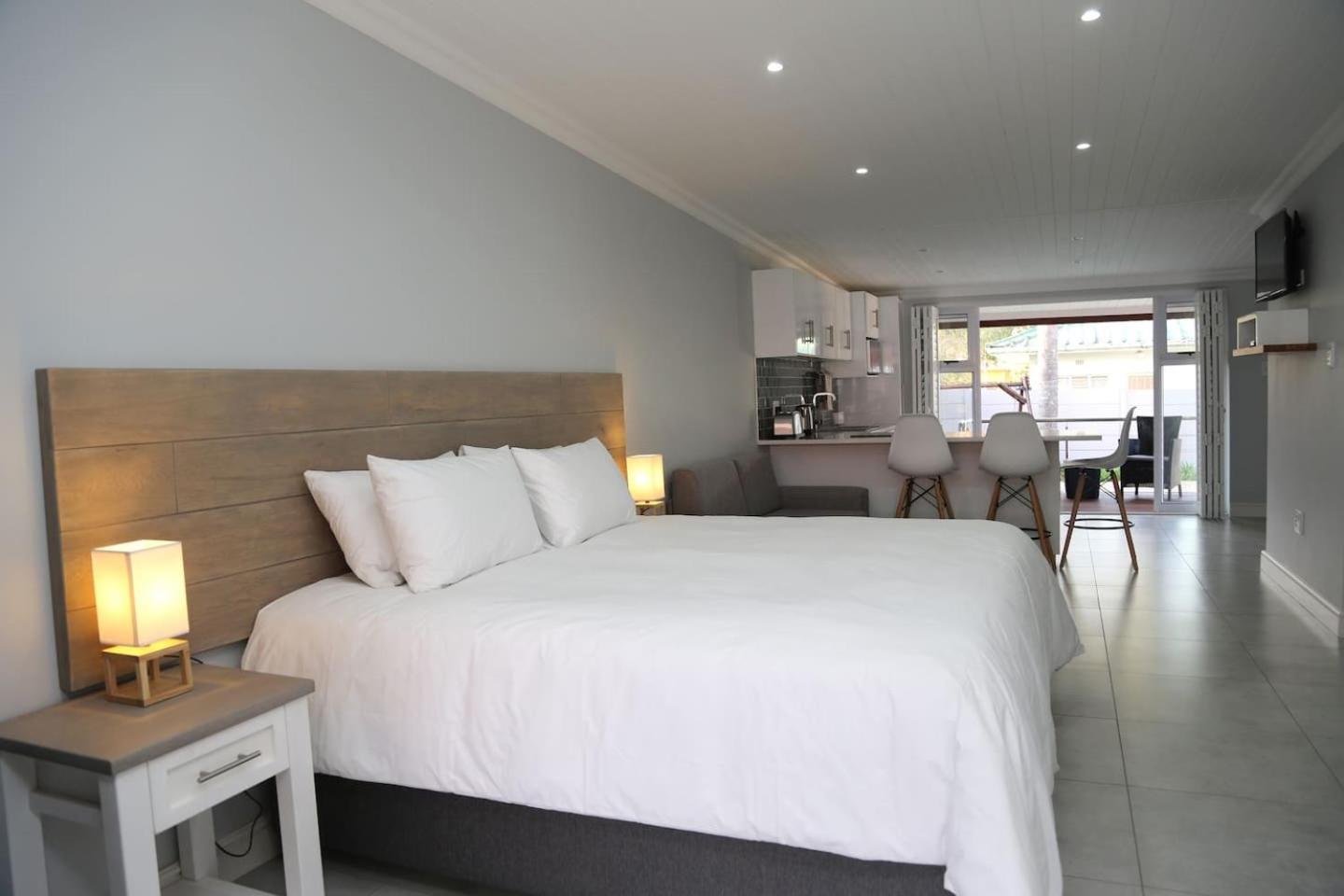 Studio Apartment photo 1