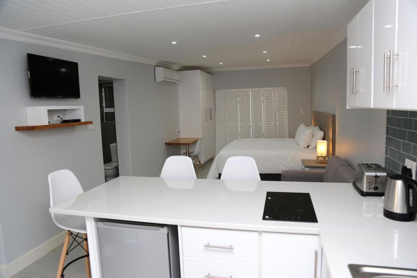 Studio Apartment photo 2