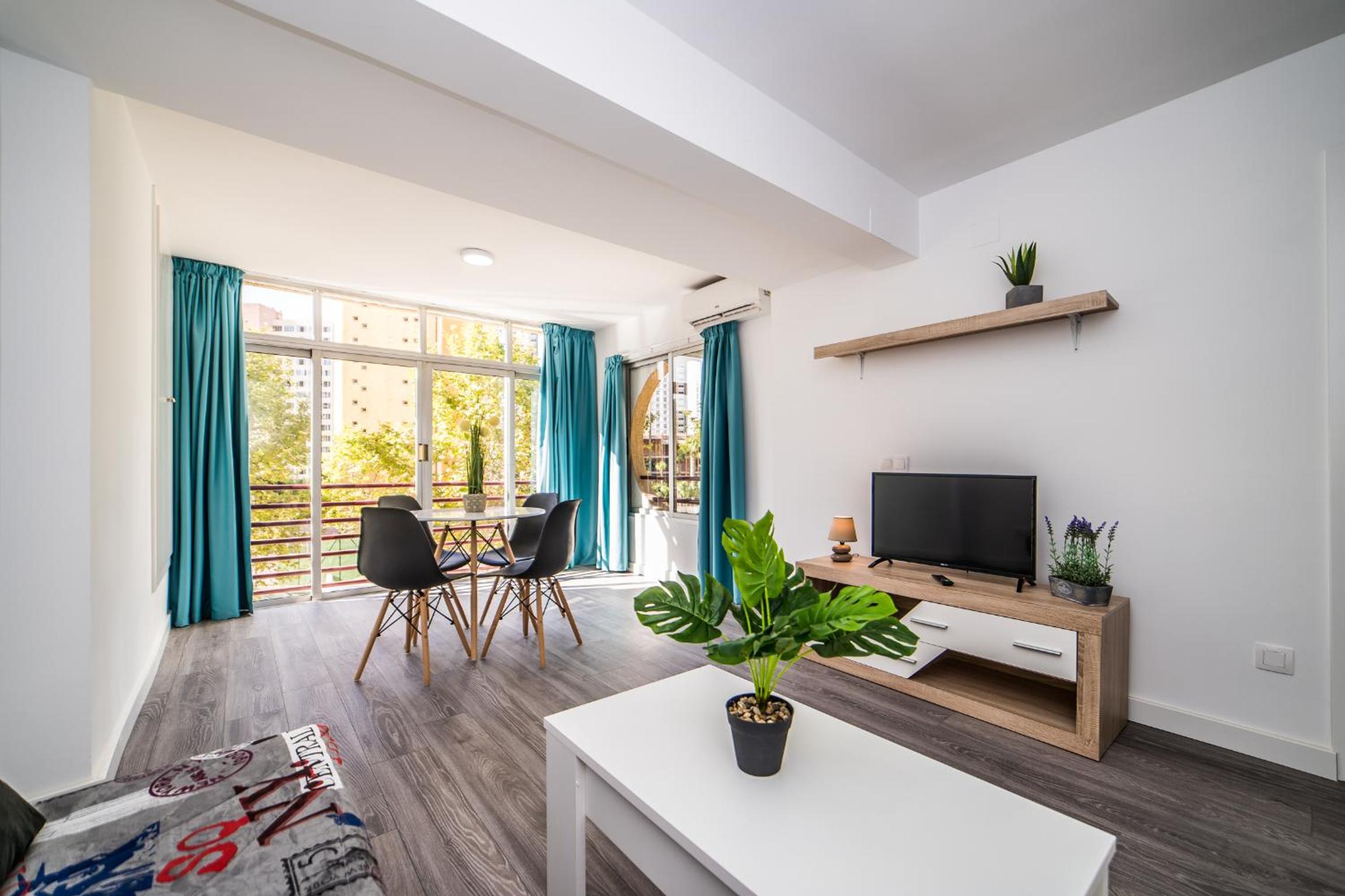 Apartment with Pool View