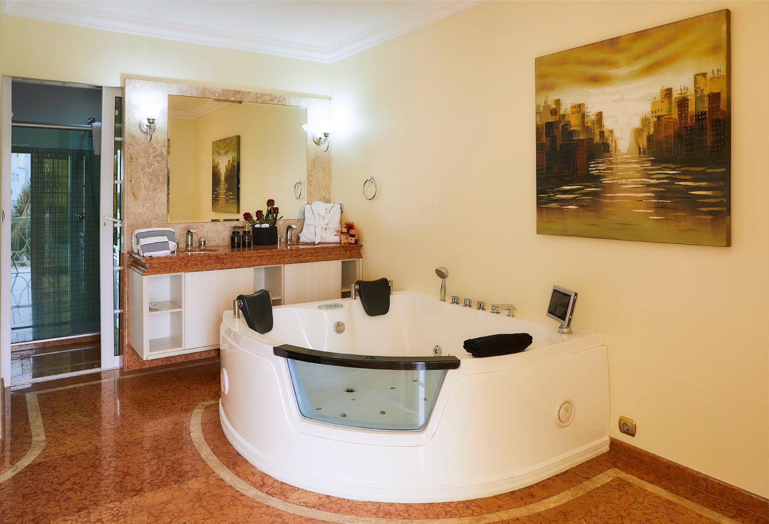 One-Bedroom Suite photo 3
