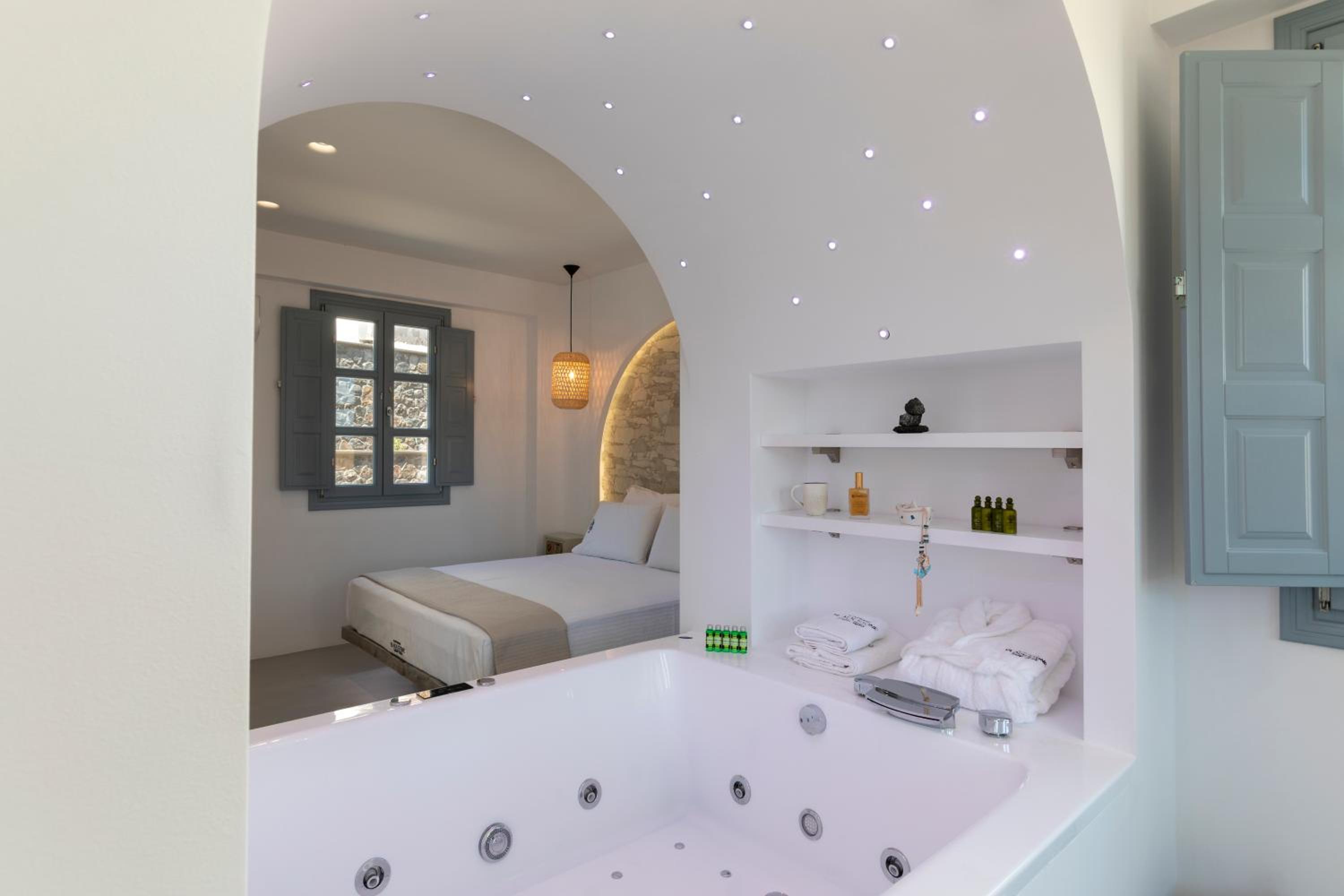 Deluxe Suite with Spa Bath photo 2