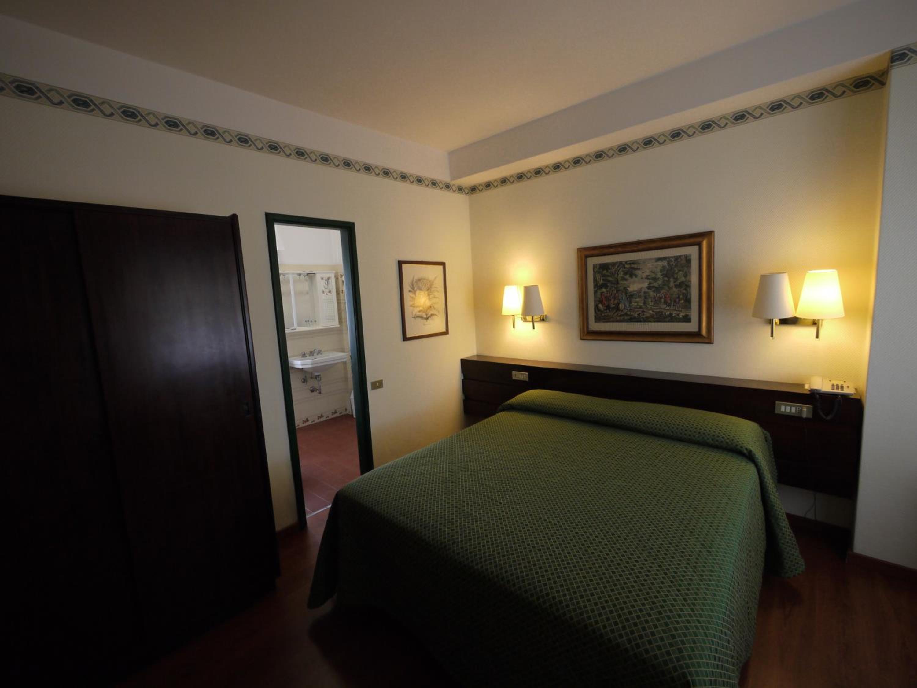 Standard Double or Twin Room photo 2