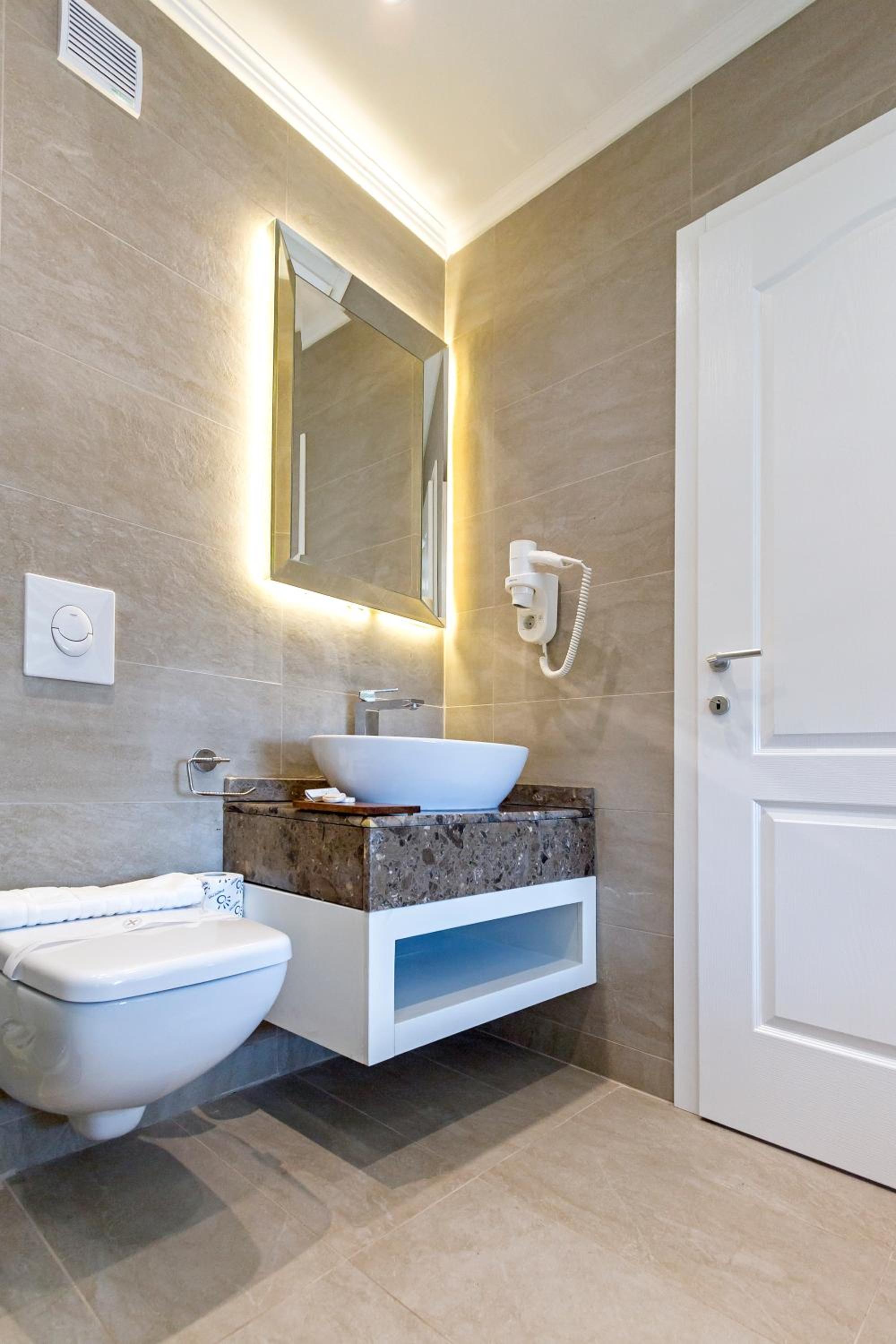 Luxury Double Room with Hot Tub - Photo 5
