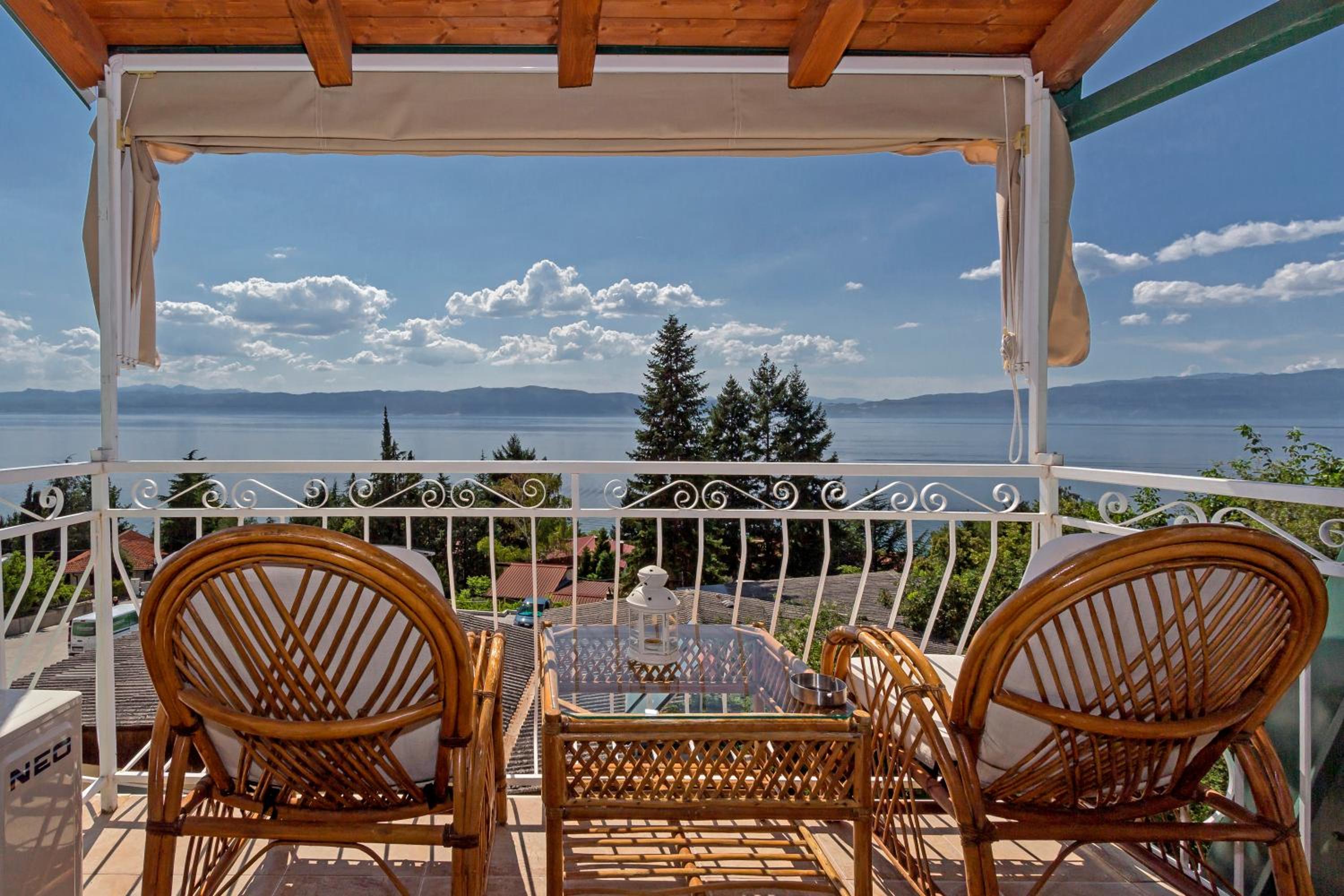 Triple Room with Lake View - Photo 4