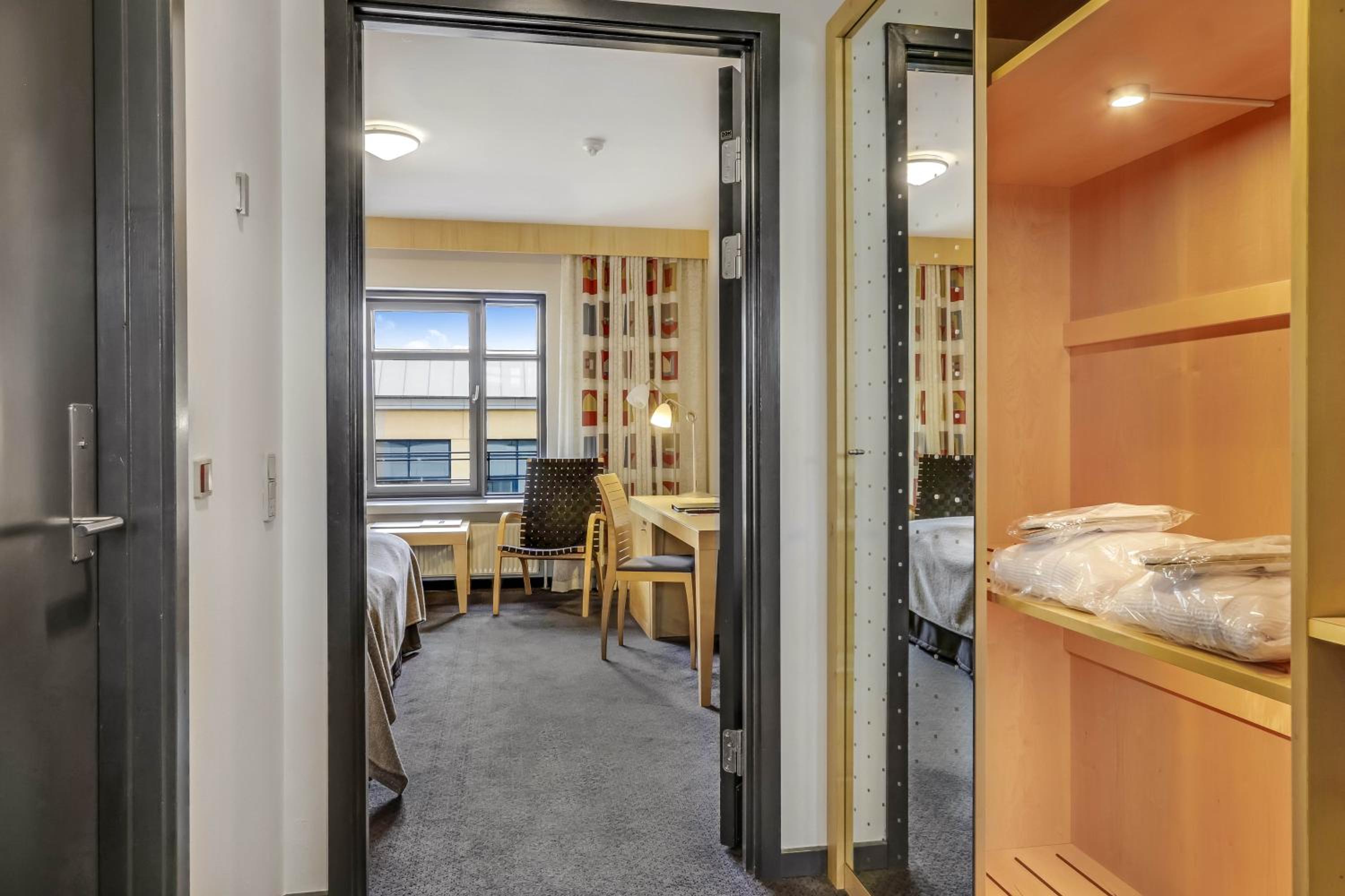 Deluxe Double Room - Photo 12