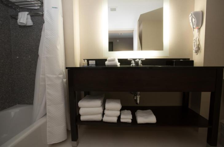 King Room - Disability Access - Non-Smoking photo 3