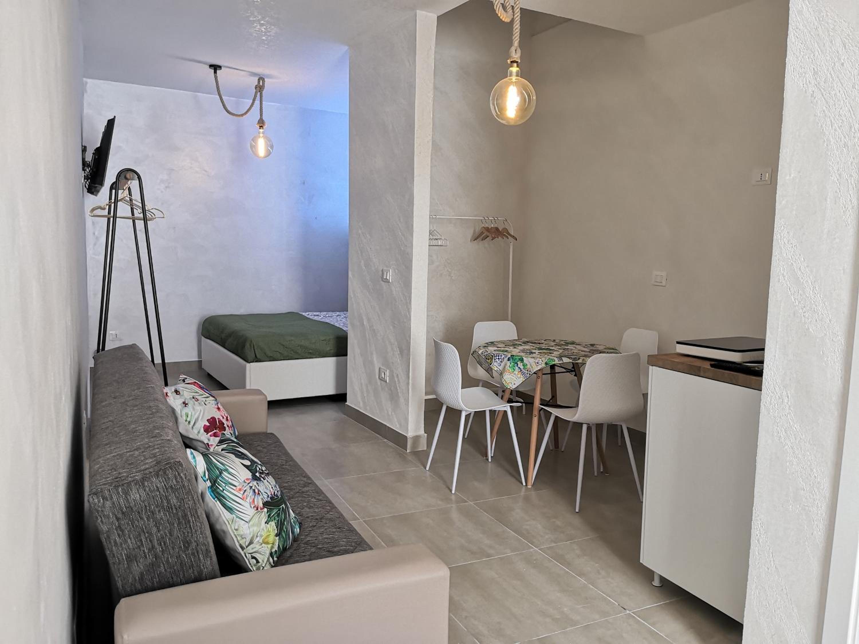 One-Bedroom Apartment - Photo 16