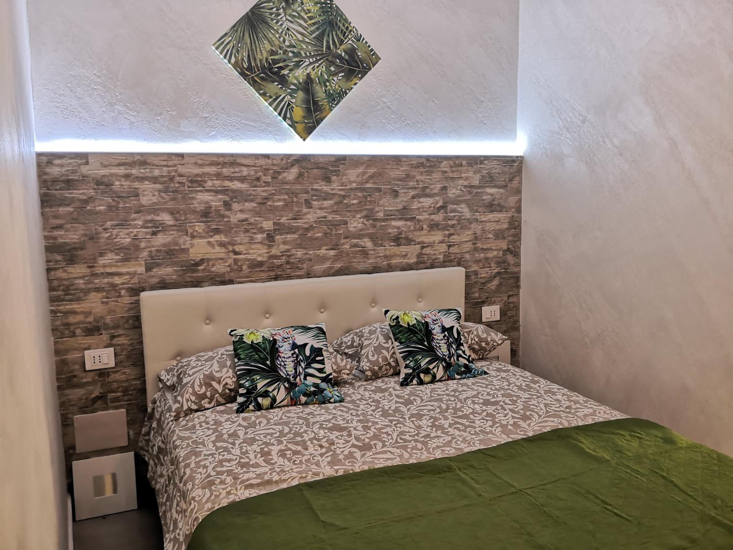 One-Bedroom Apartment - Photo 2