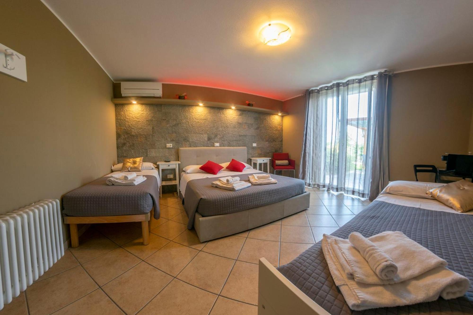 Double Room with Private Bathroom photo 2