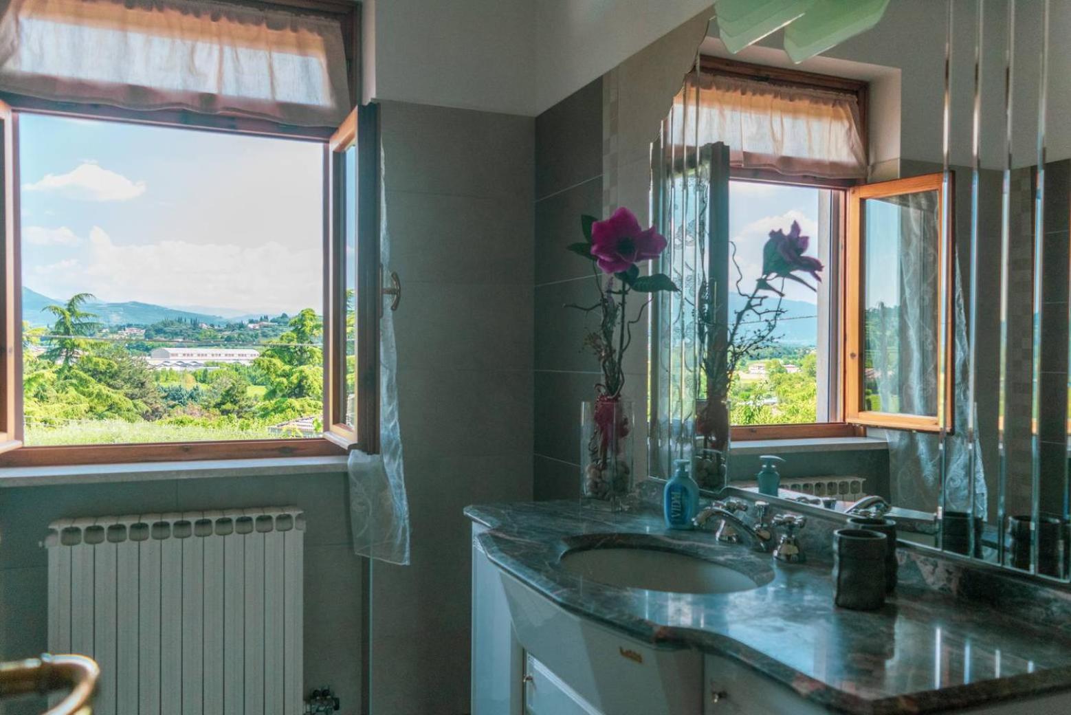 Family Room with Garden View - Photo 5