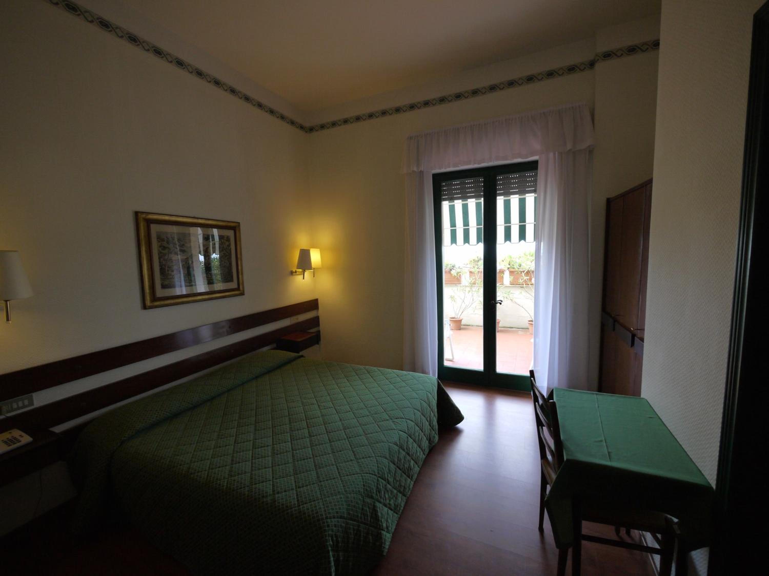 Double or Twin Room with Sea View photo 1