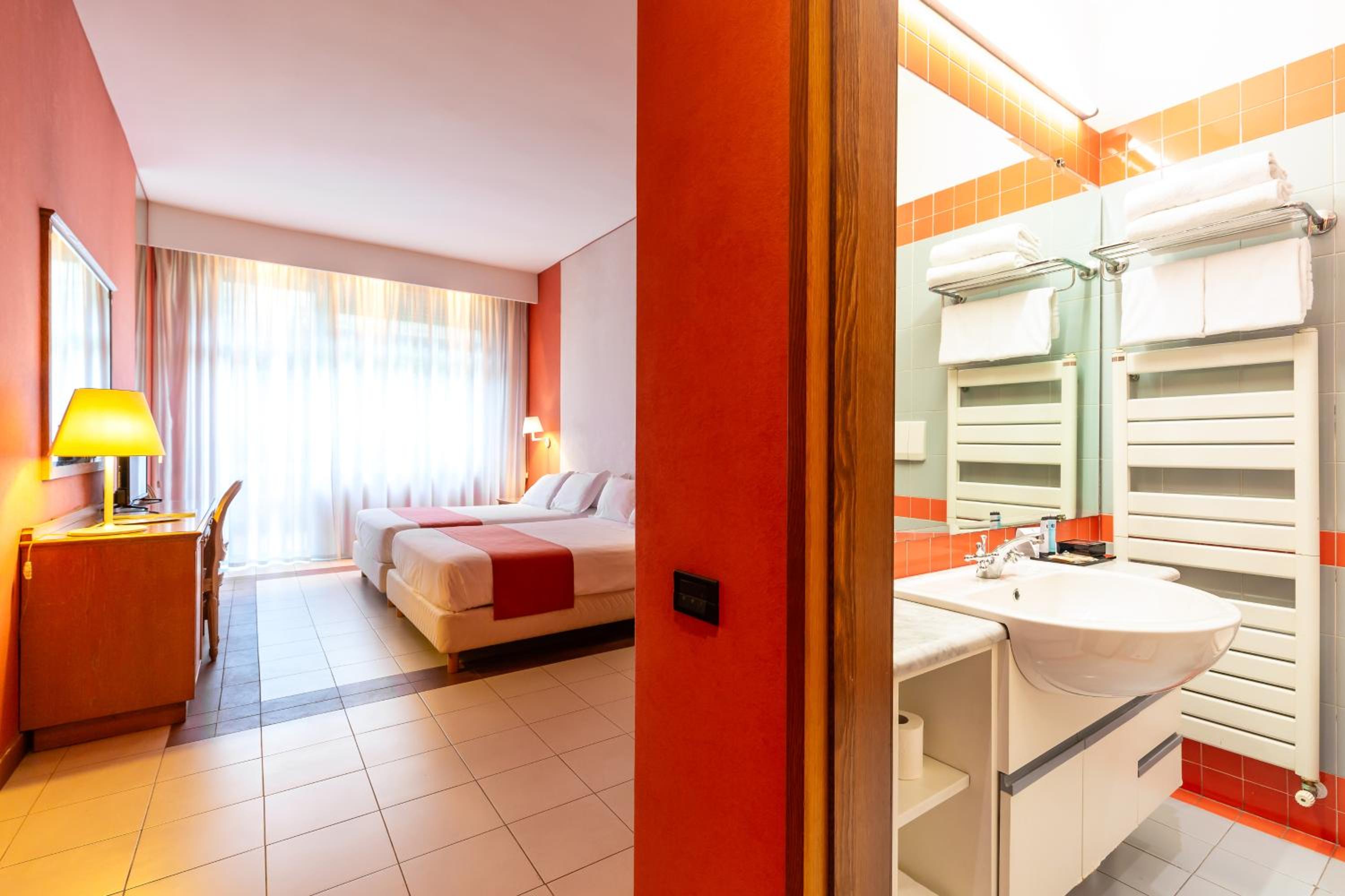Standard Double or Twin Room thumbnail 5