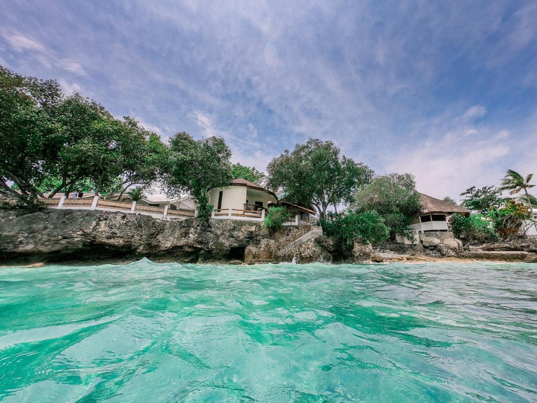 Bungalow - Water Front  - Photo 11