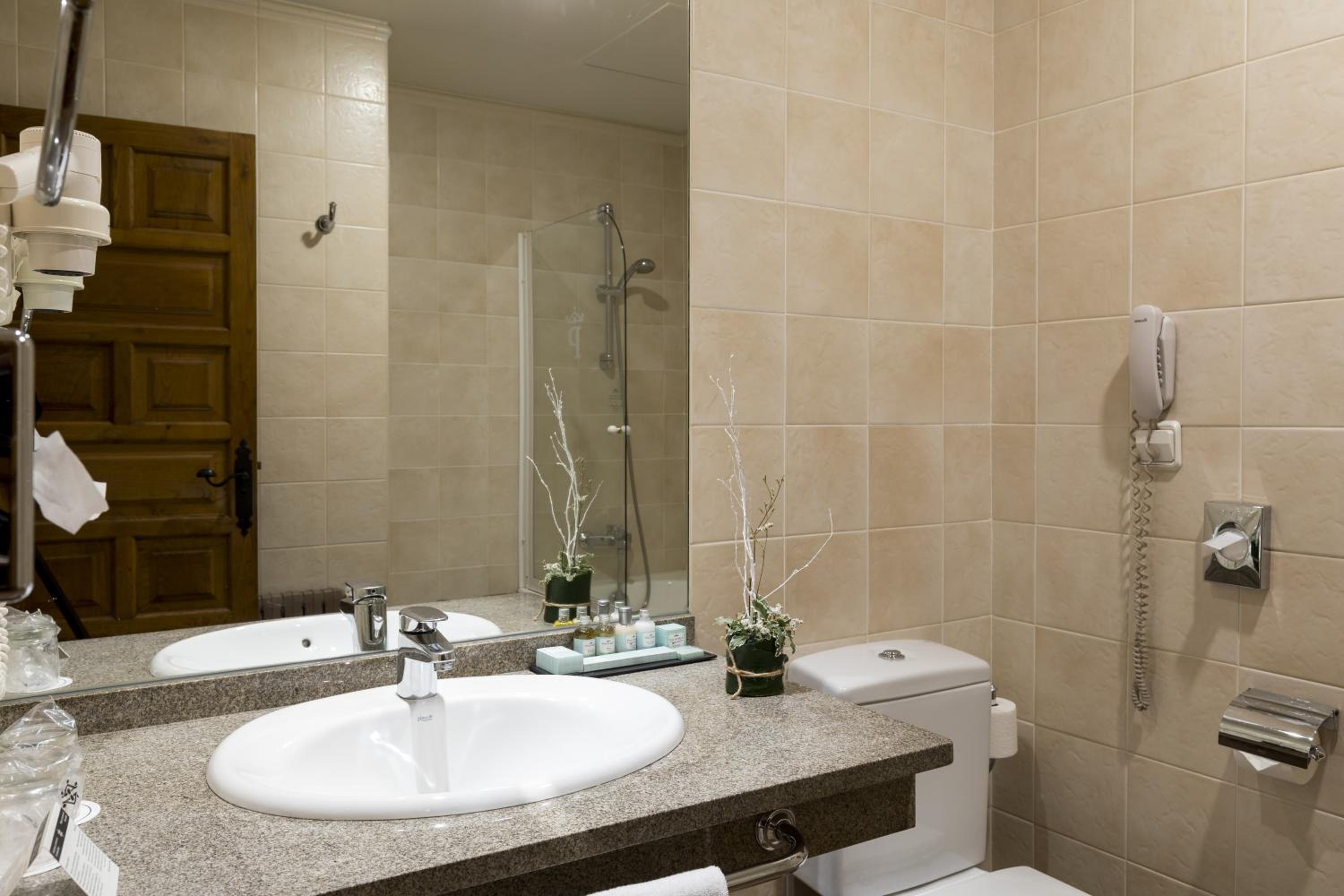 Standard Double Room - Photo 4