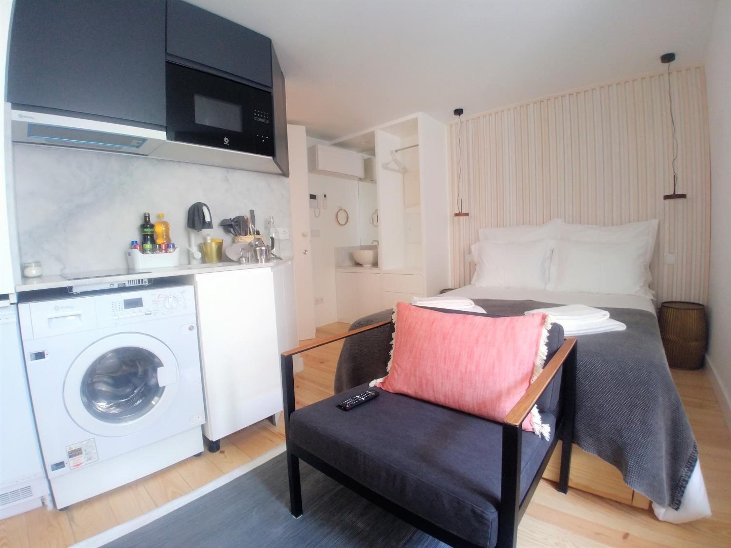 Studio Apartment - Photo 1