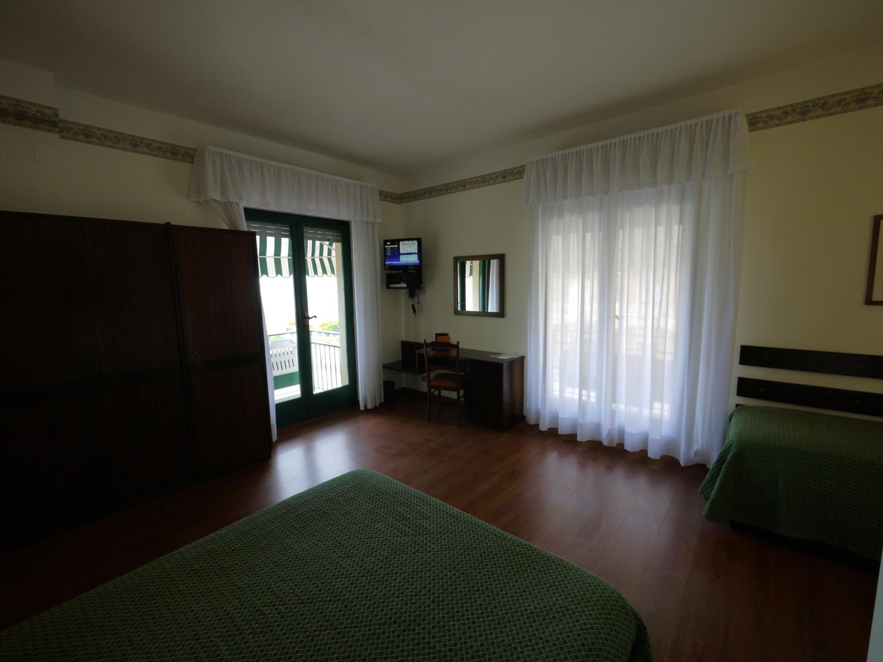 Deluxe Double Room with Sea View and Balcony photo 3