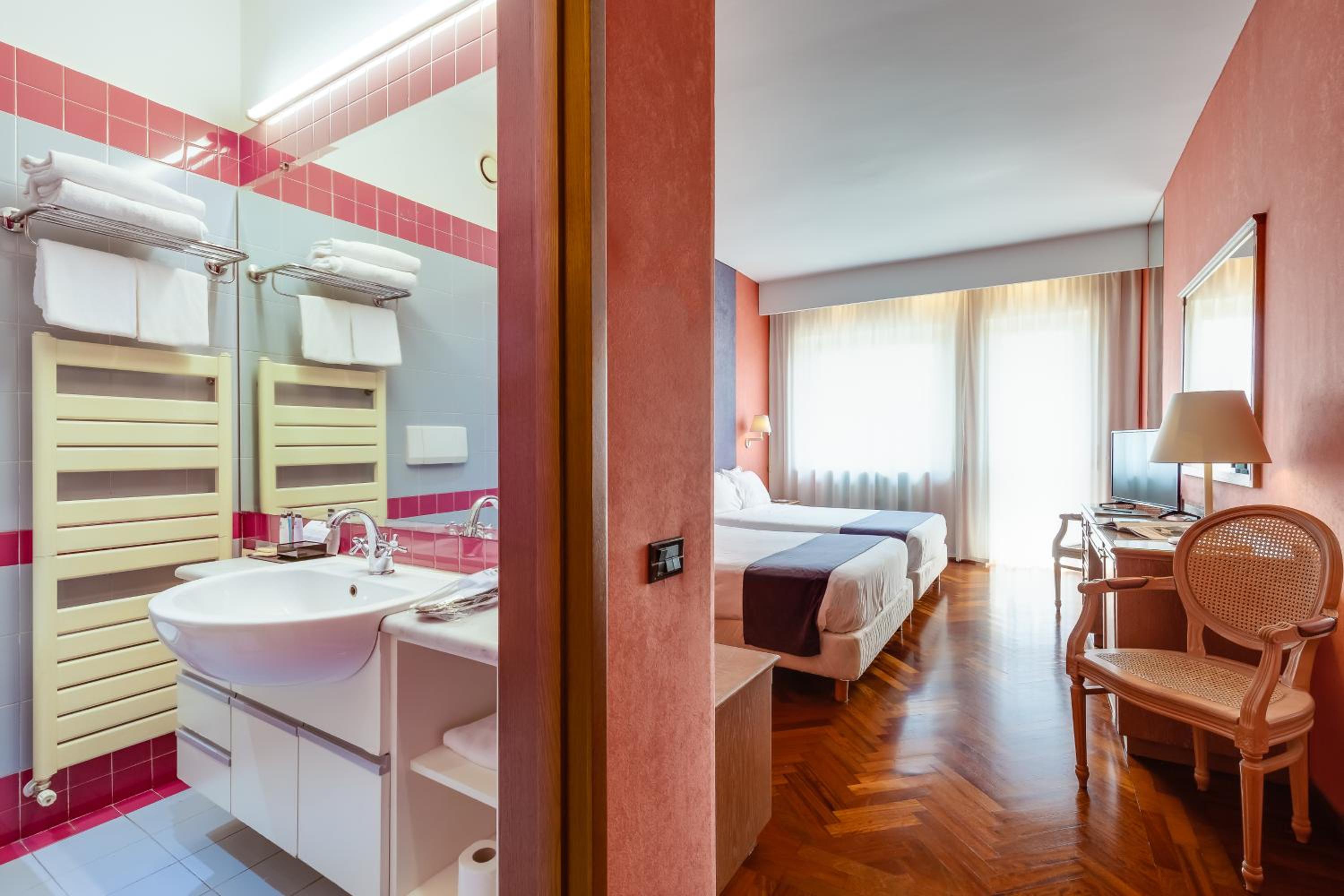 Executive Double or Twin Room with Balcony