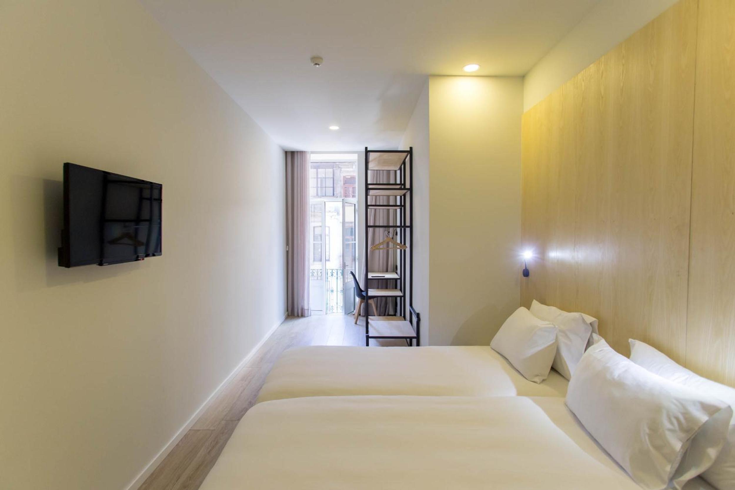 Standard Twin Room - Photo 1