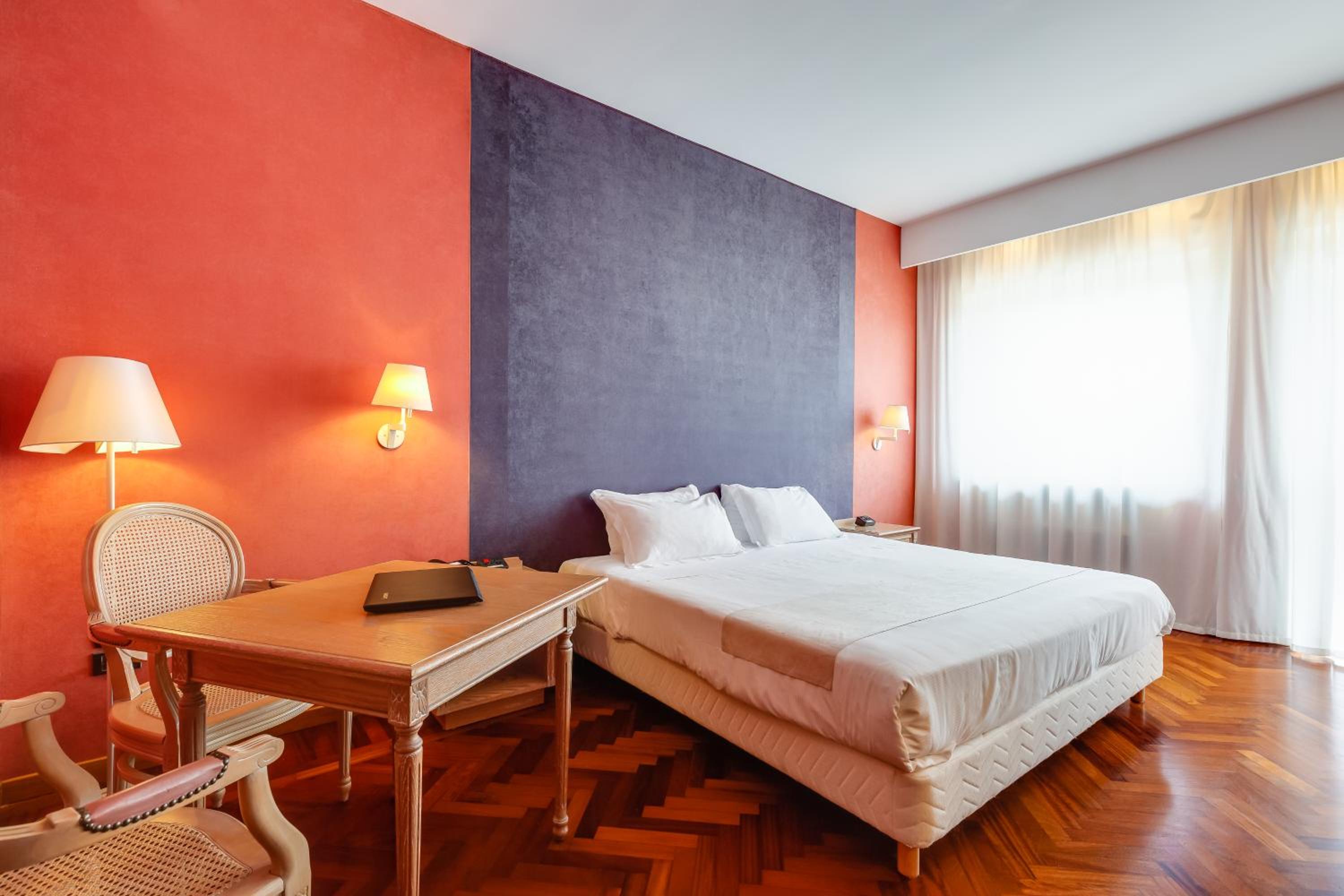 Executive Double or Twin Room with Balcony thumbnail 6