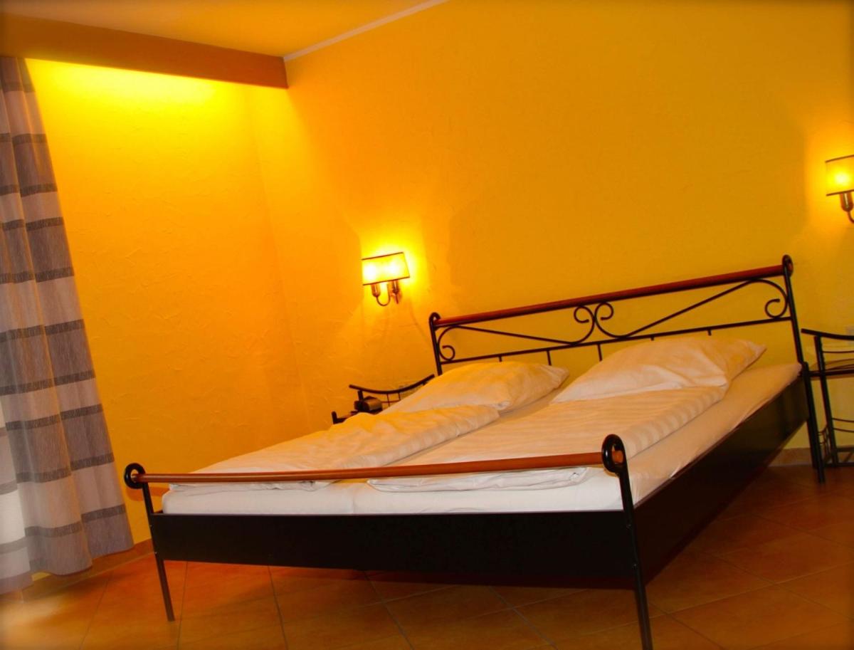 Double Room - Photo 9