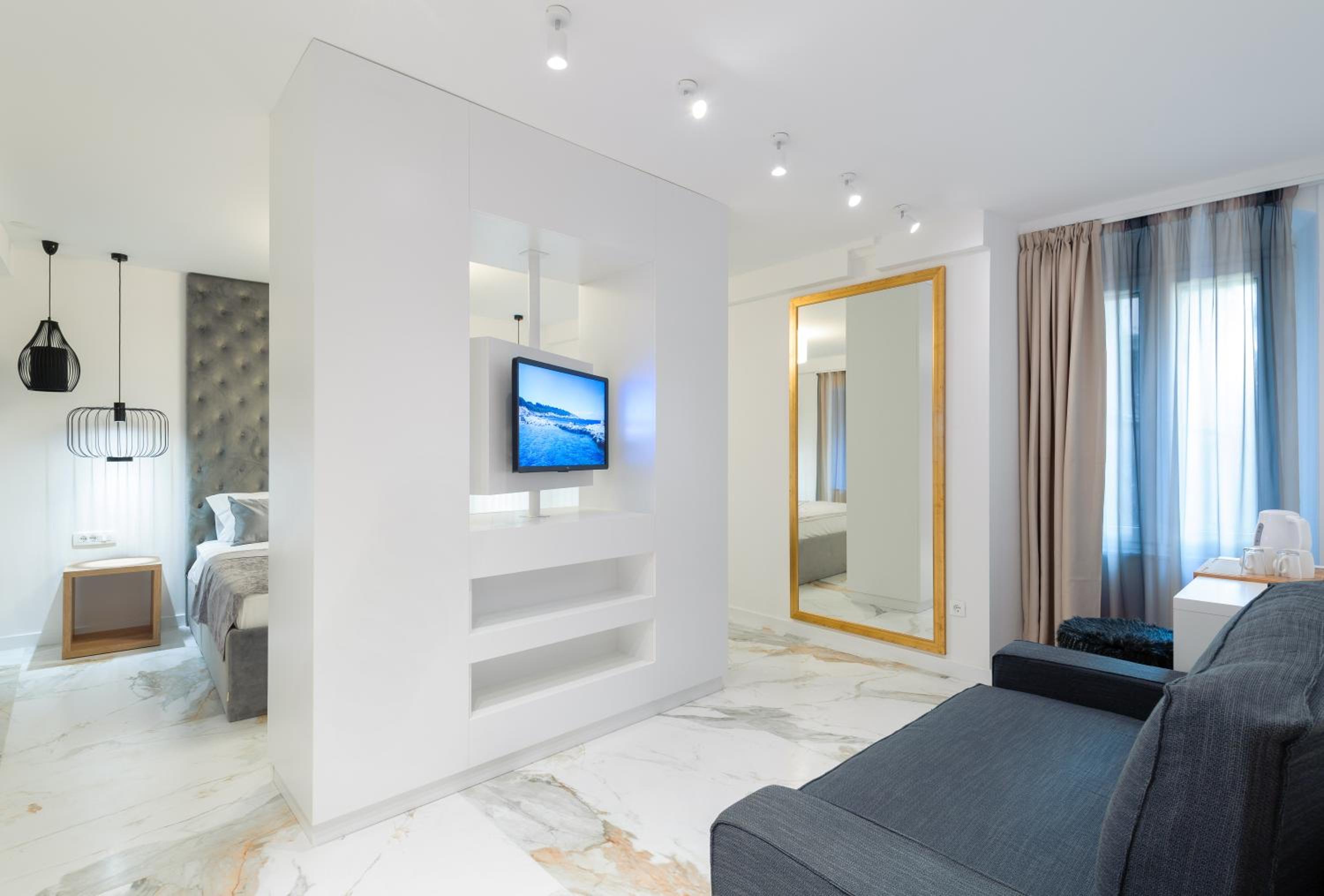 Deluxe King Room - Photo 4