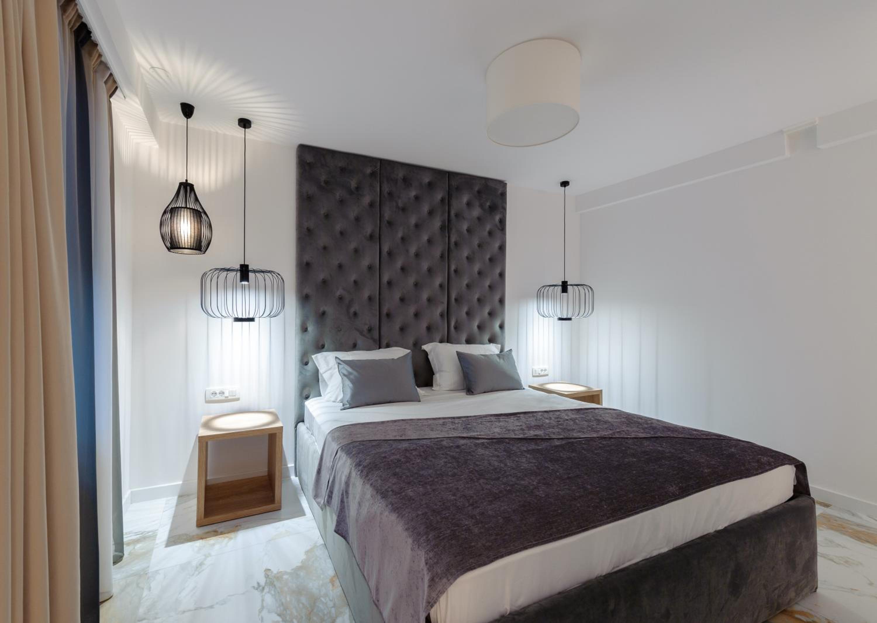 Deluxe King Room - Photo 12