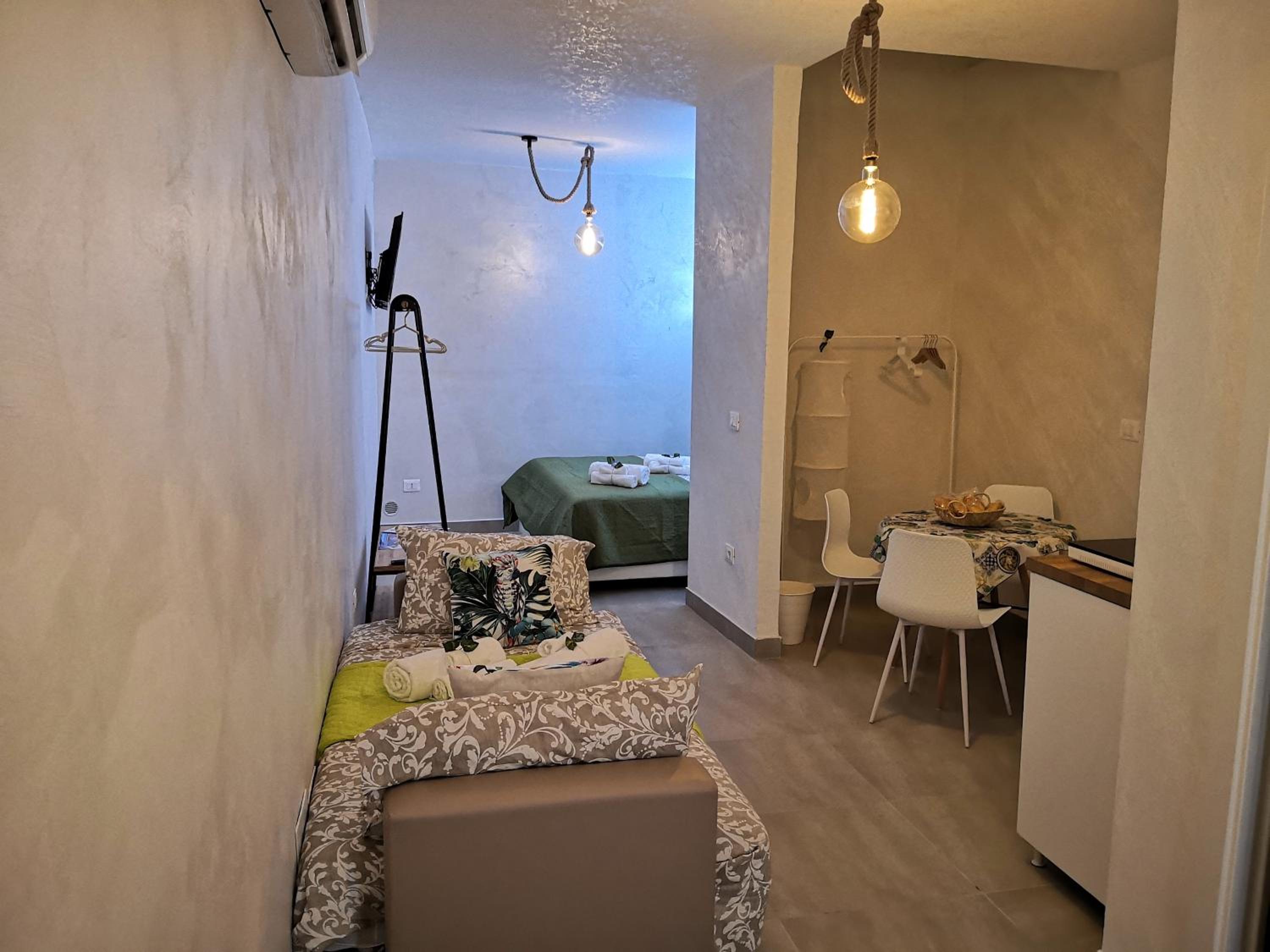 One-Bedroom Apartment - Photo 1