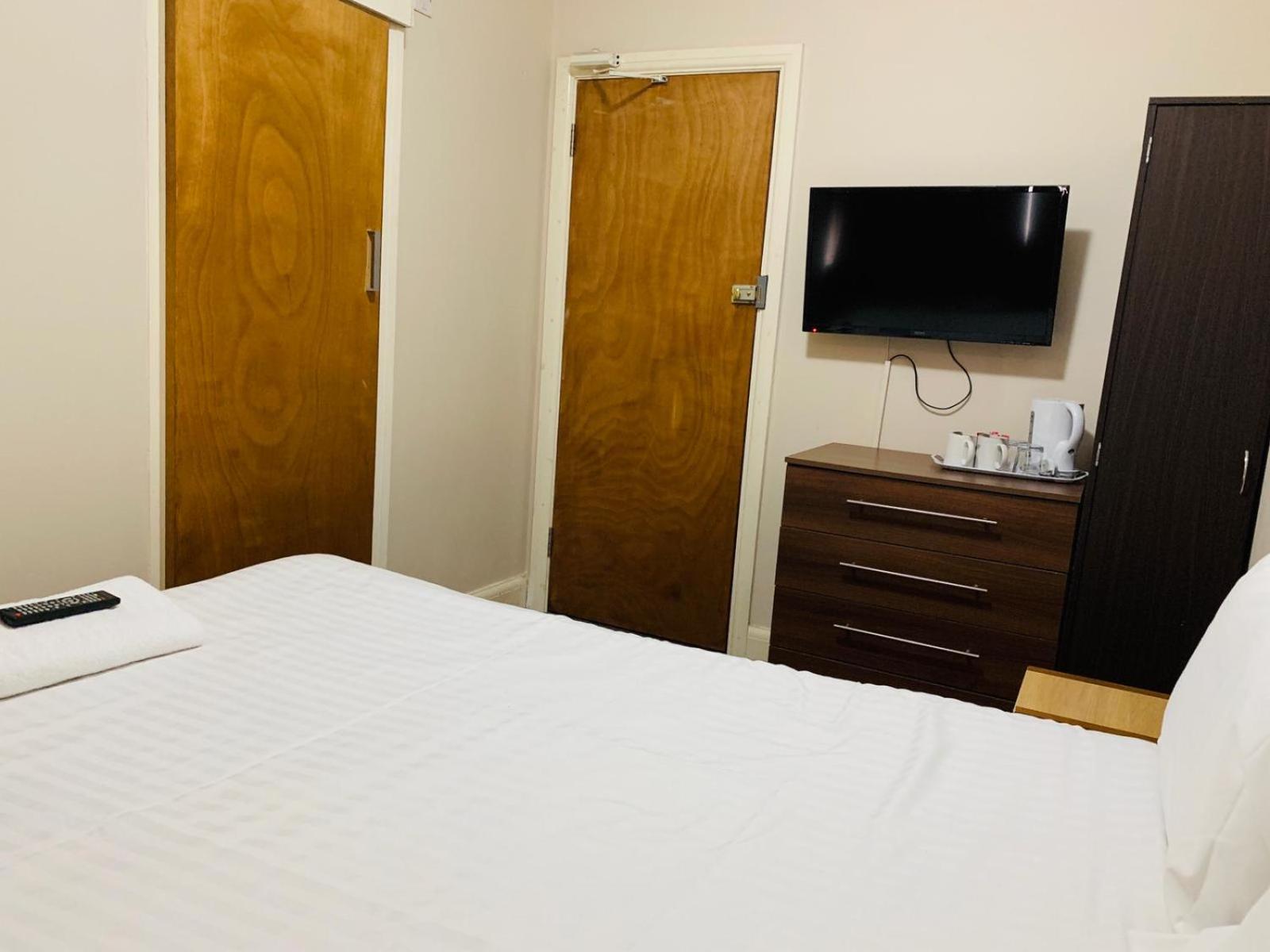 Budget Double Room - Photo 4