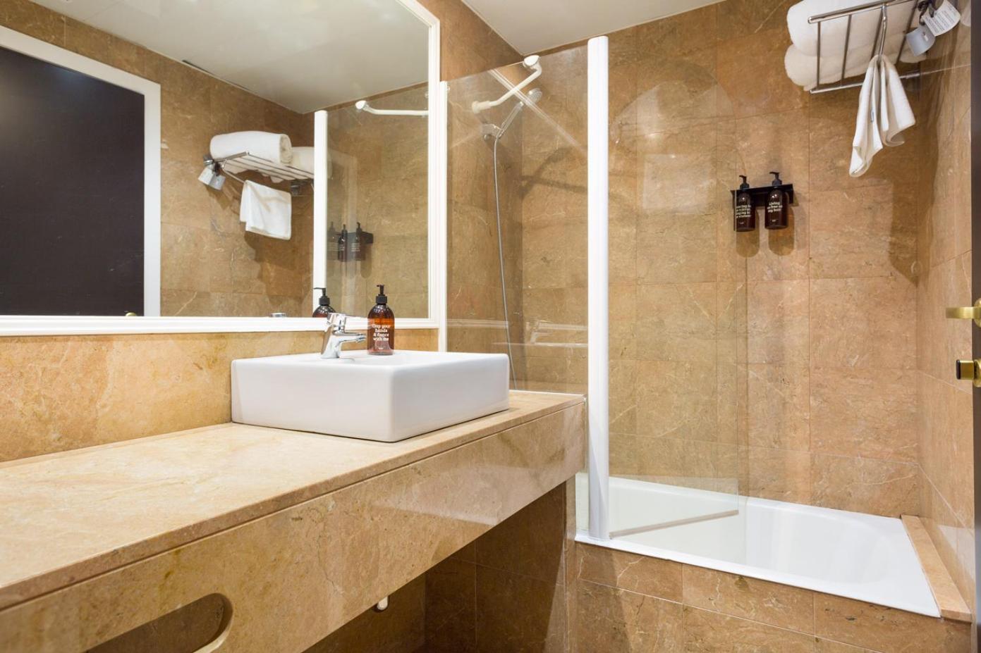 Double or Twin Room photo 3