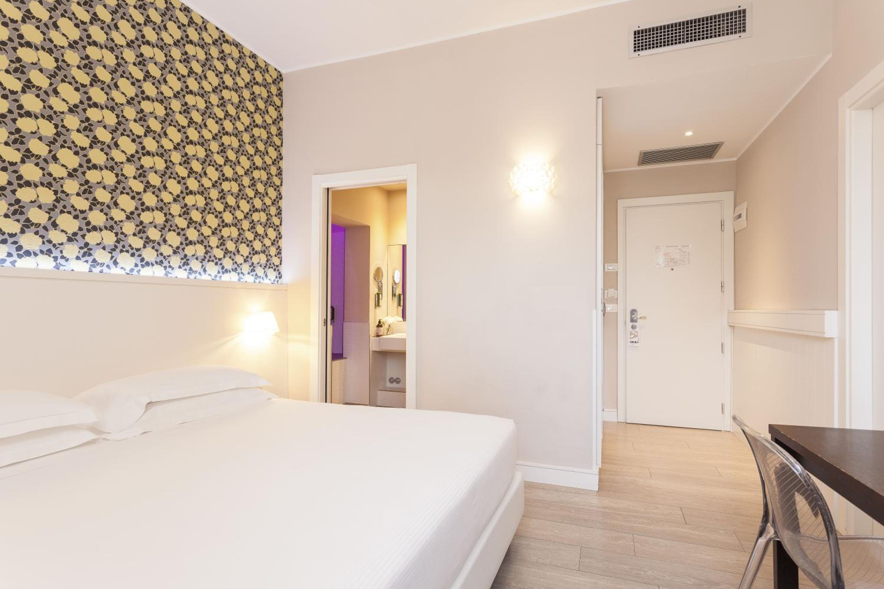 Superior Room - Photo 8