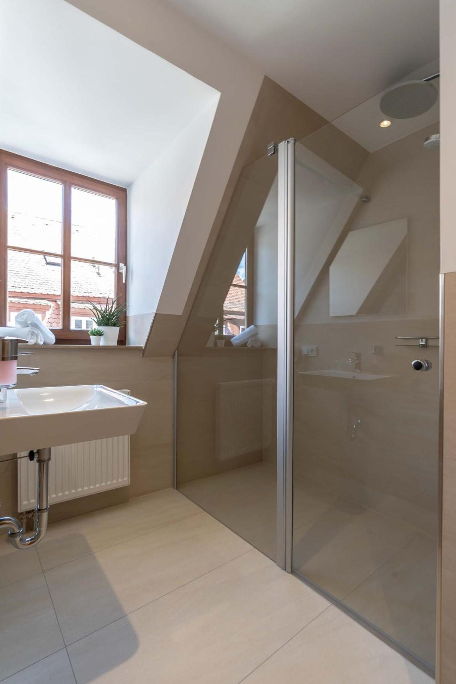 Deluxe Double Room - Photo 13