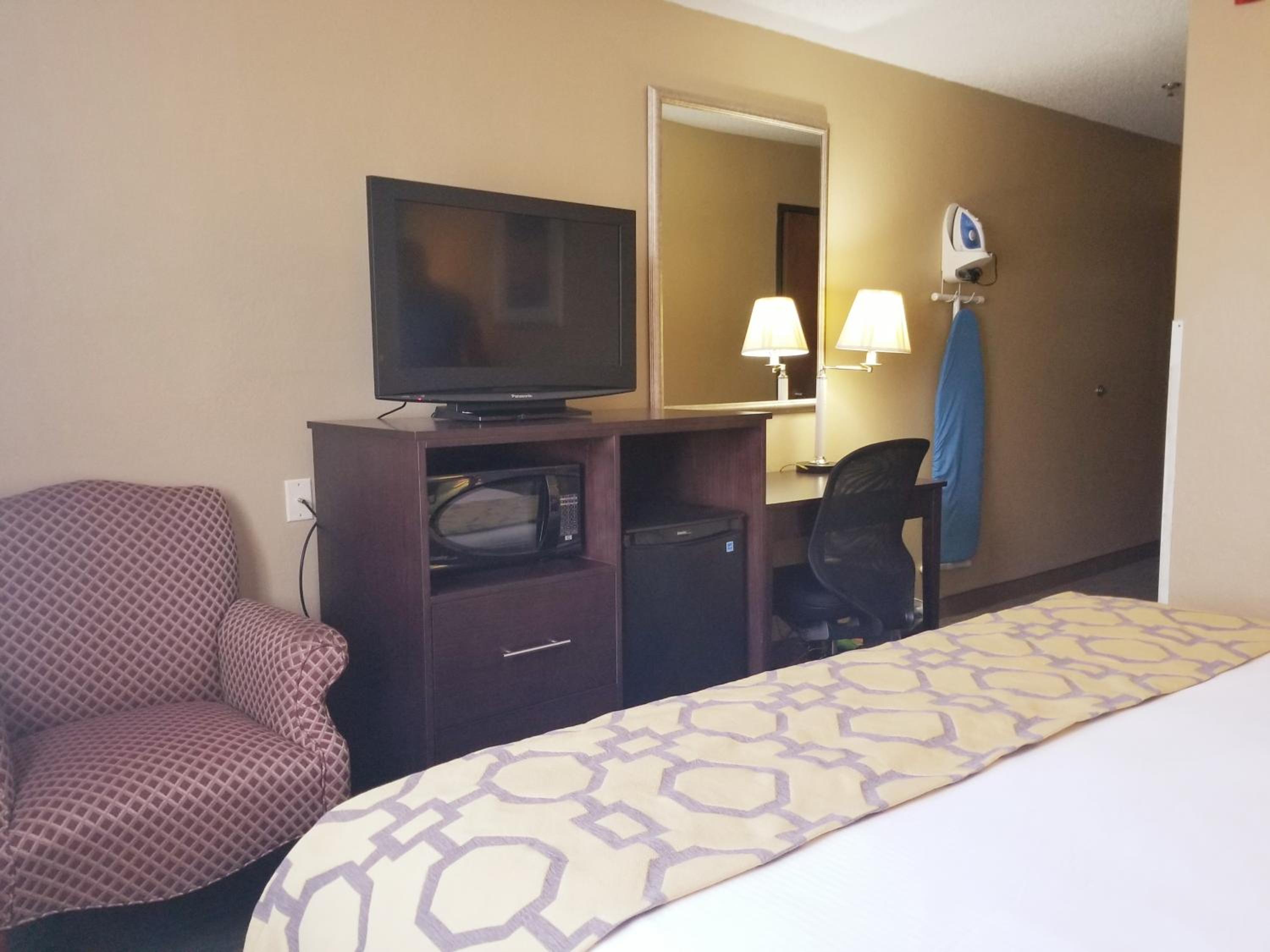 King Room - Non-Smoking - Photo 5