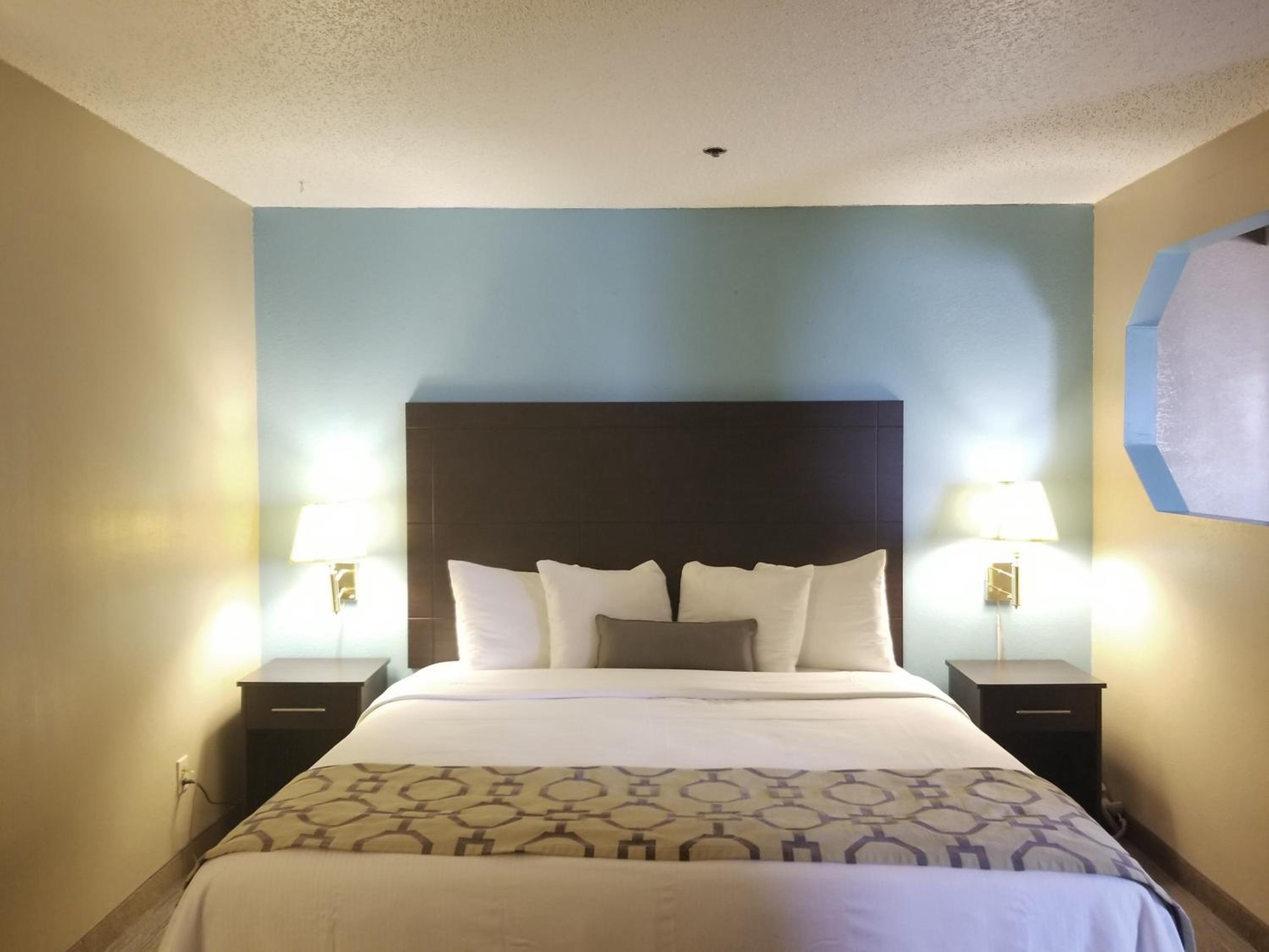 King Room - Non-Smoking - Photo 3