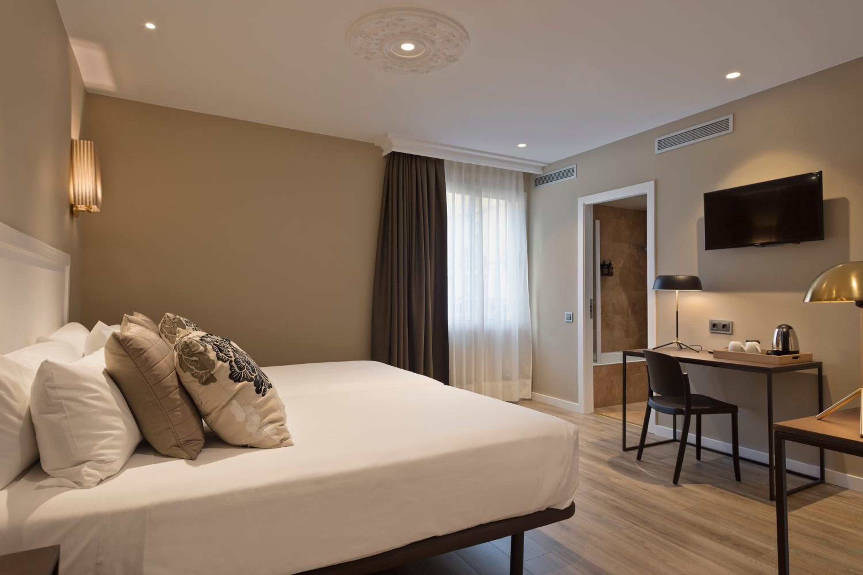 Superior Double or Twin Room photo 2