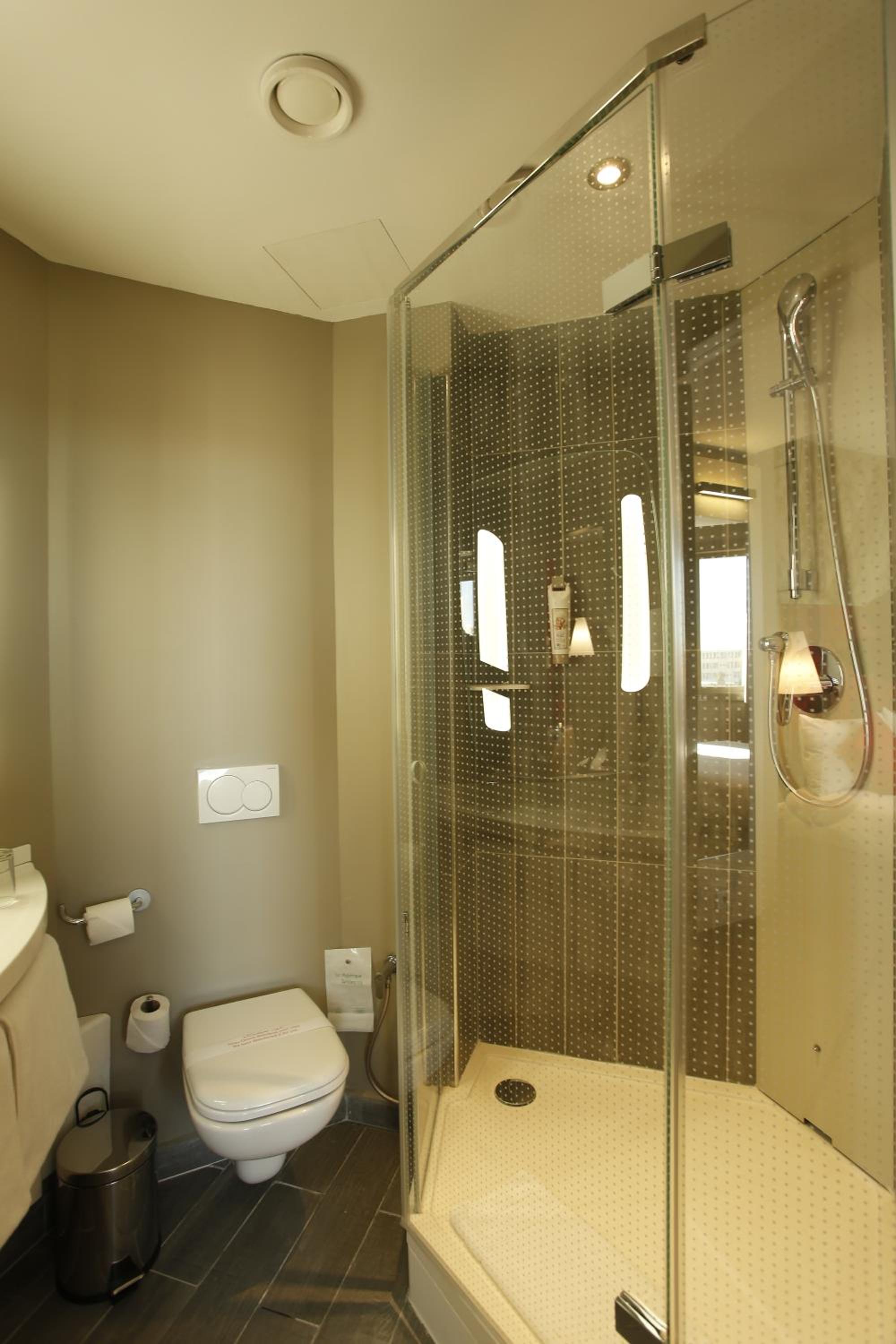 Standard Room with 2 Single Beds photo 3